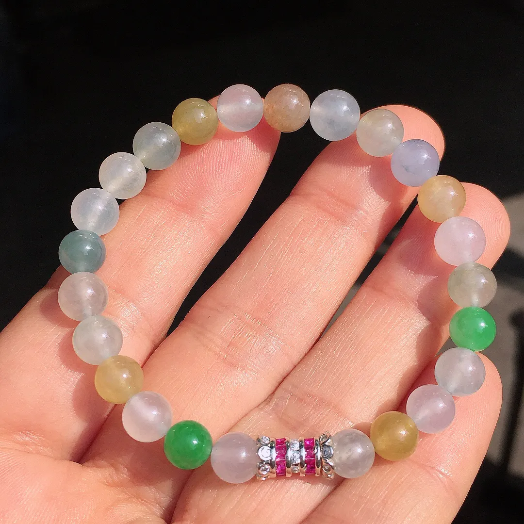 多宝手串，色泽均匀艳丽，玉质细腻，荧光感超
强，饱满圆润，尽显优雅气质，