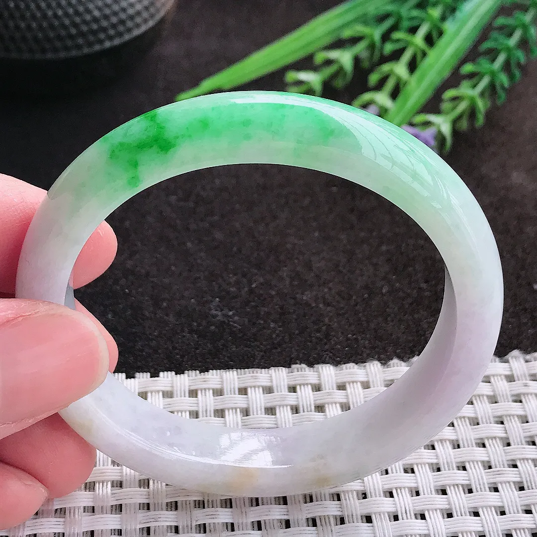 实拍A货翡翠53/47.5/12.1/7.6老坑精美温润飘阳绿贵妃手镯宽边玉镯子