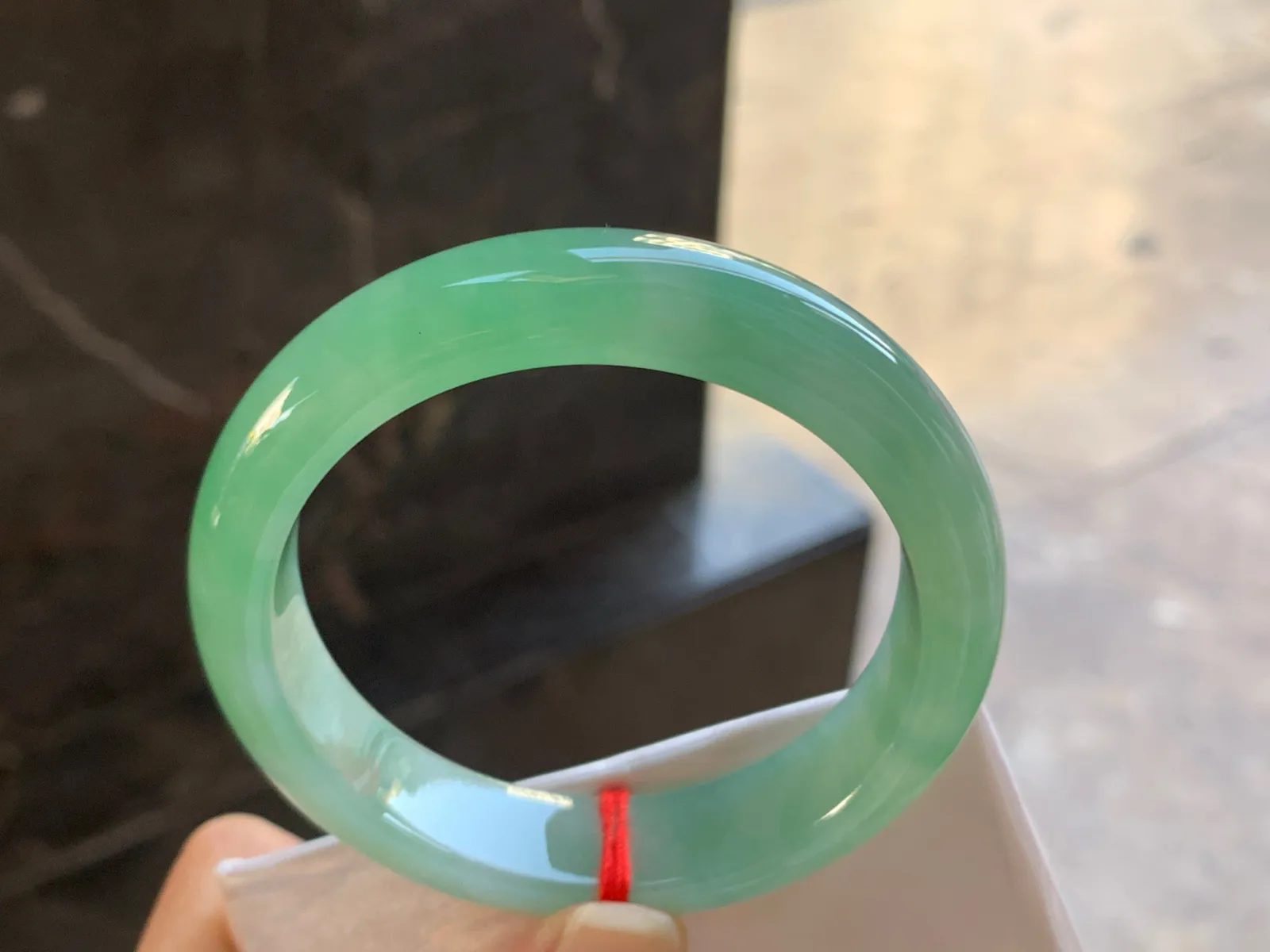 52-12.6-8

晴绿手镯^_^玉质温润 细腻