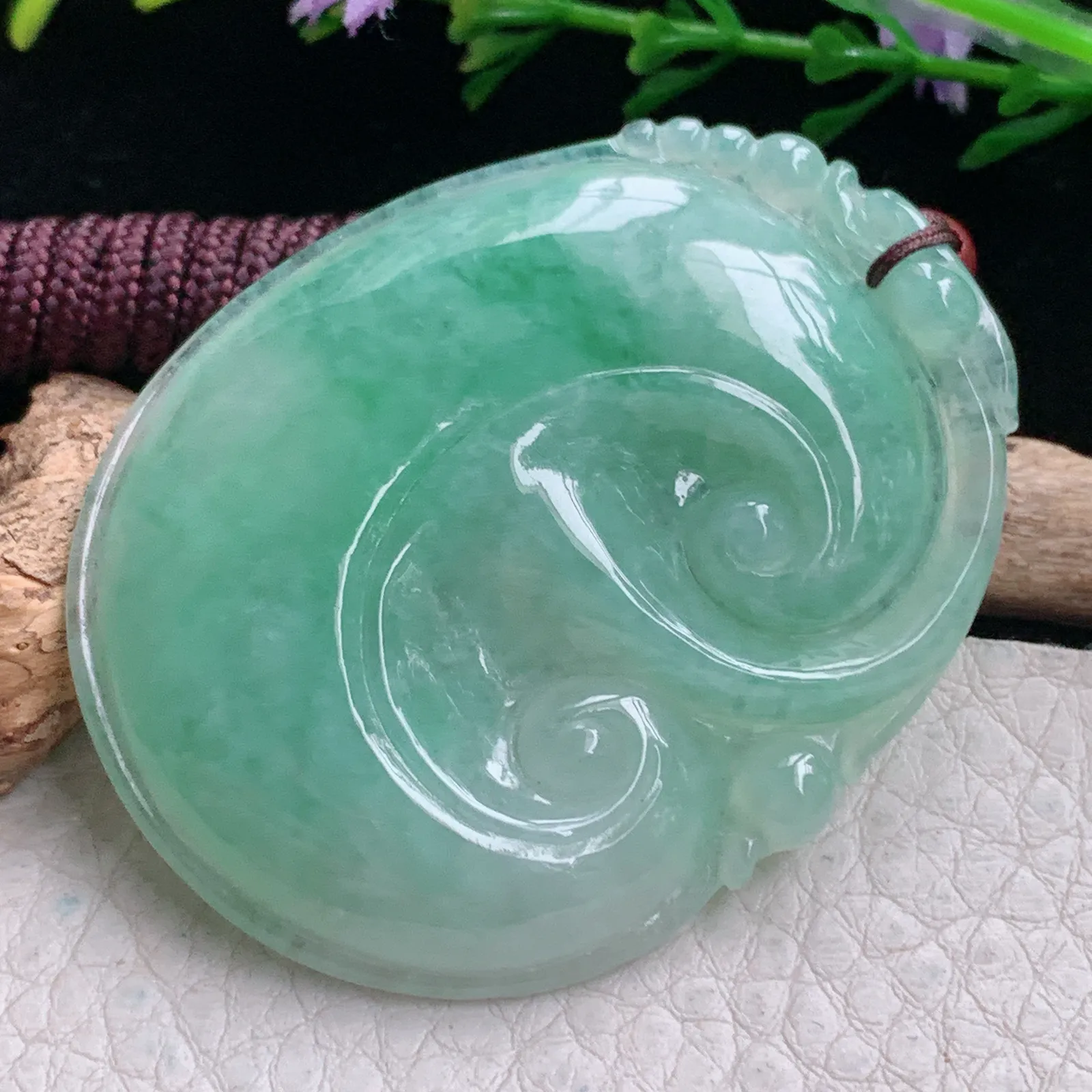 zen实拍53*40.8*5.6缅甸翡翠精美满绿飘花玉如意玉项坠 玉挂件