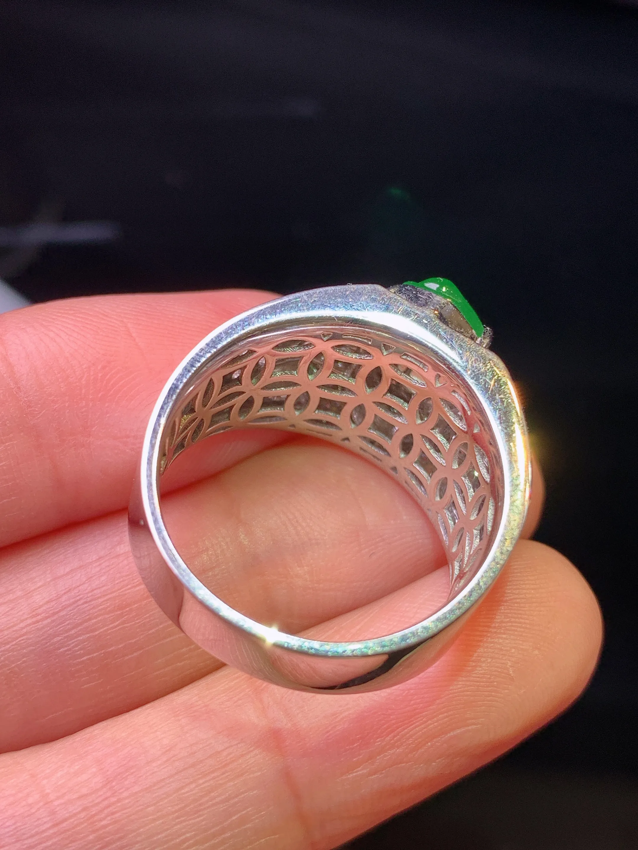 18金钻镶嵌翠绿貔貅戒指 玉质细腻 色泽清新艳丽 圈口20.5 裸石尺寸14.3*8.6*5.6