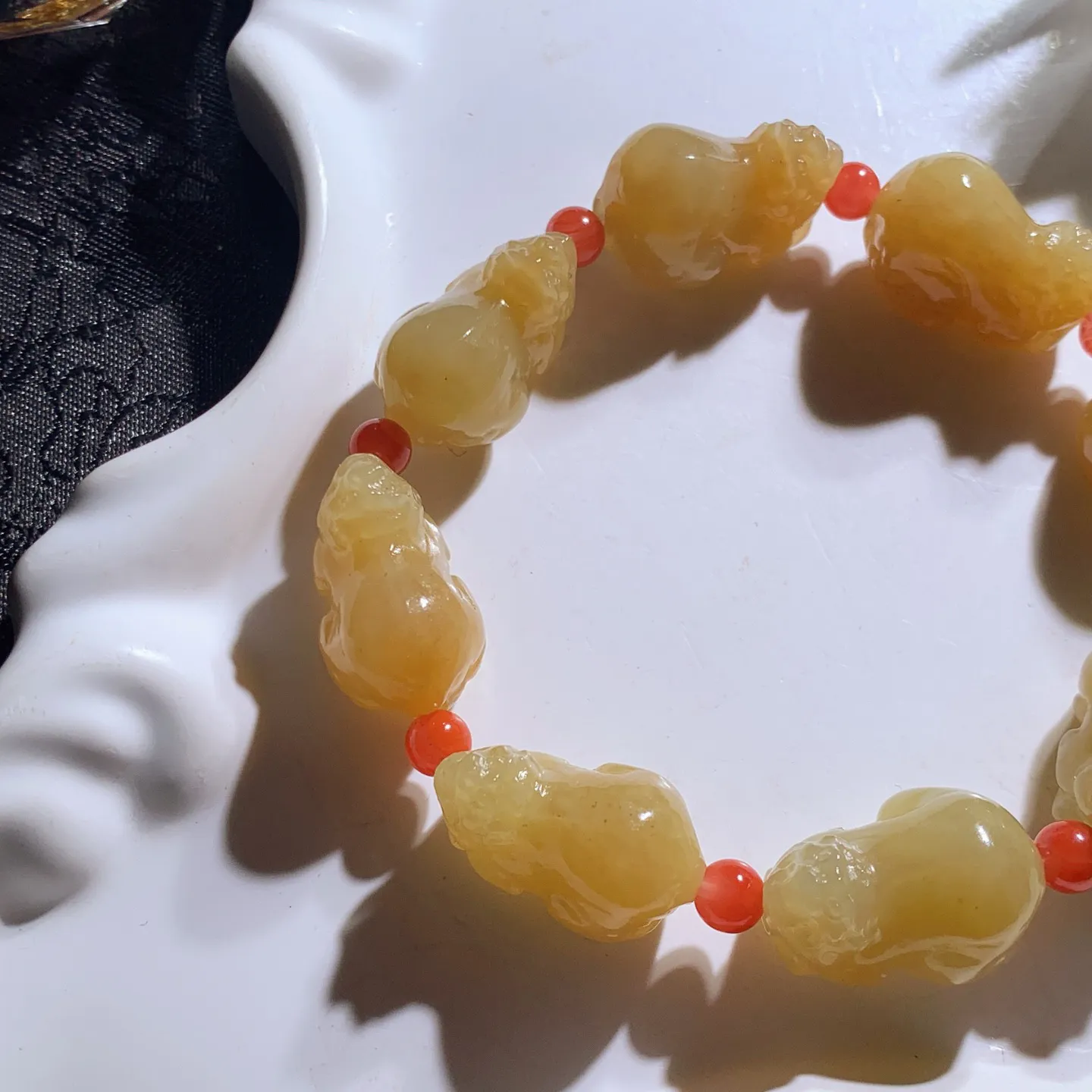 新疆和田玉且末糖招财进宝貔貅手串 单颗尺寸20/14/14重45克 无裂无杂 玉质细腻油润 底色纯净 脂粉好，品质好。lt260124