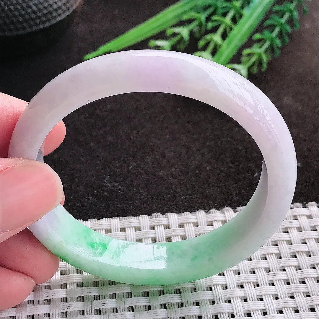 实拍A货翡翠53/47.5/12.1/7.6老坑精美温润飘阳绿贵妃手镯宽边玉镯子