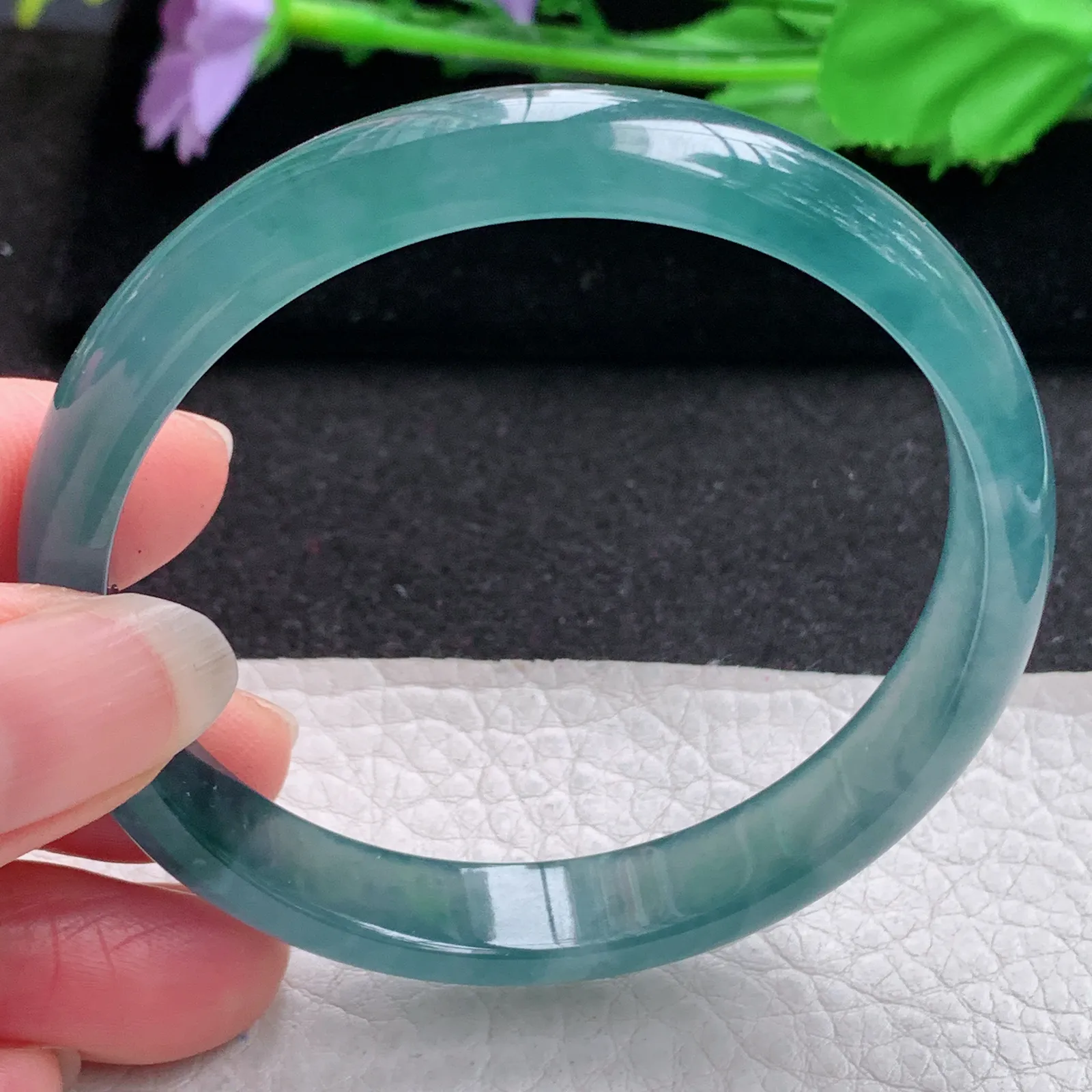 yh实拍57*10.5*6平安镯 翡翠a货精美冰蓝秀气宽边玉手镯 玉手环