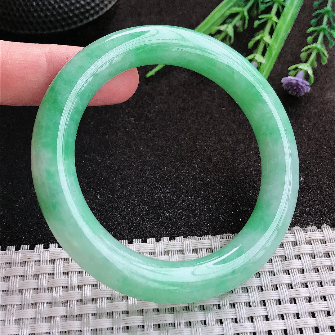 实拍A货翡翠55/10.7老坑冰润满绿苹果绿圆条手镯翡翠玉镯子