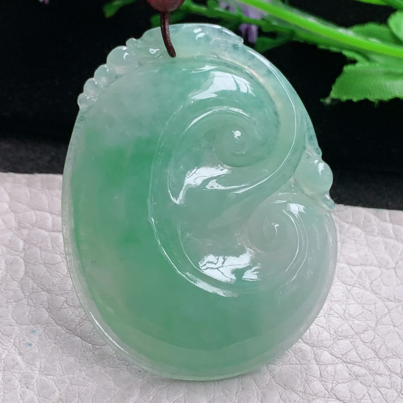 zen实拍53*40.8*5.6缅甸翡翠精美满绿飘花玉如意玉项坠 玉挂件