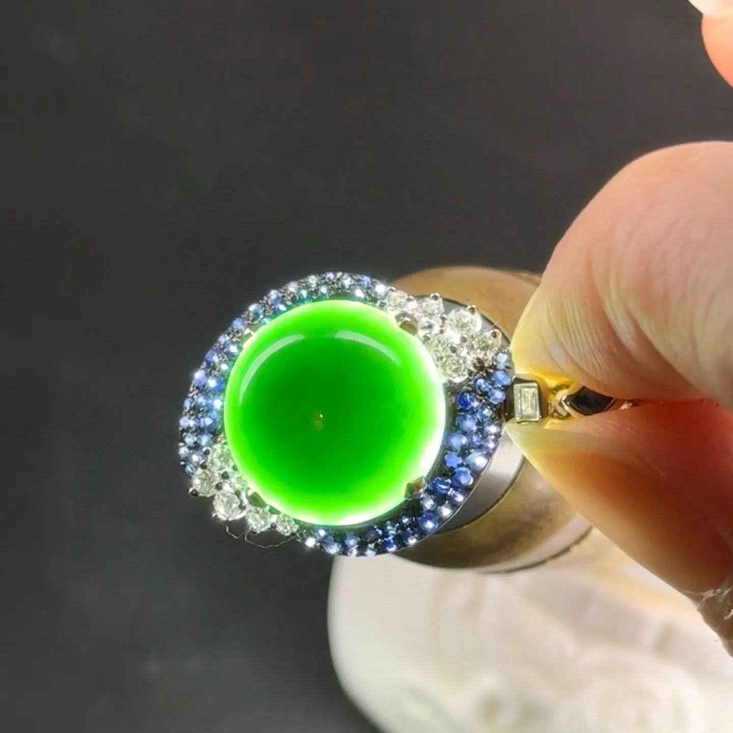 豪镶墨翠大耳坠 种好色正 黑度极好 打灯通透 油性十足 尺寸13.9