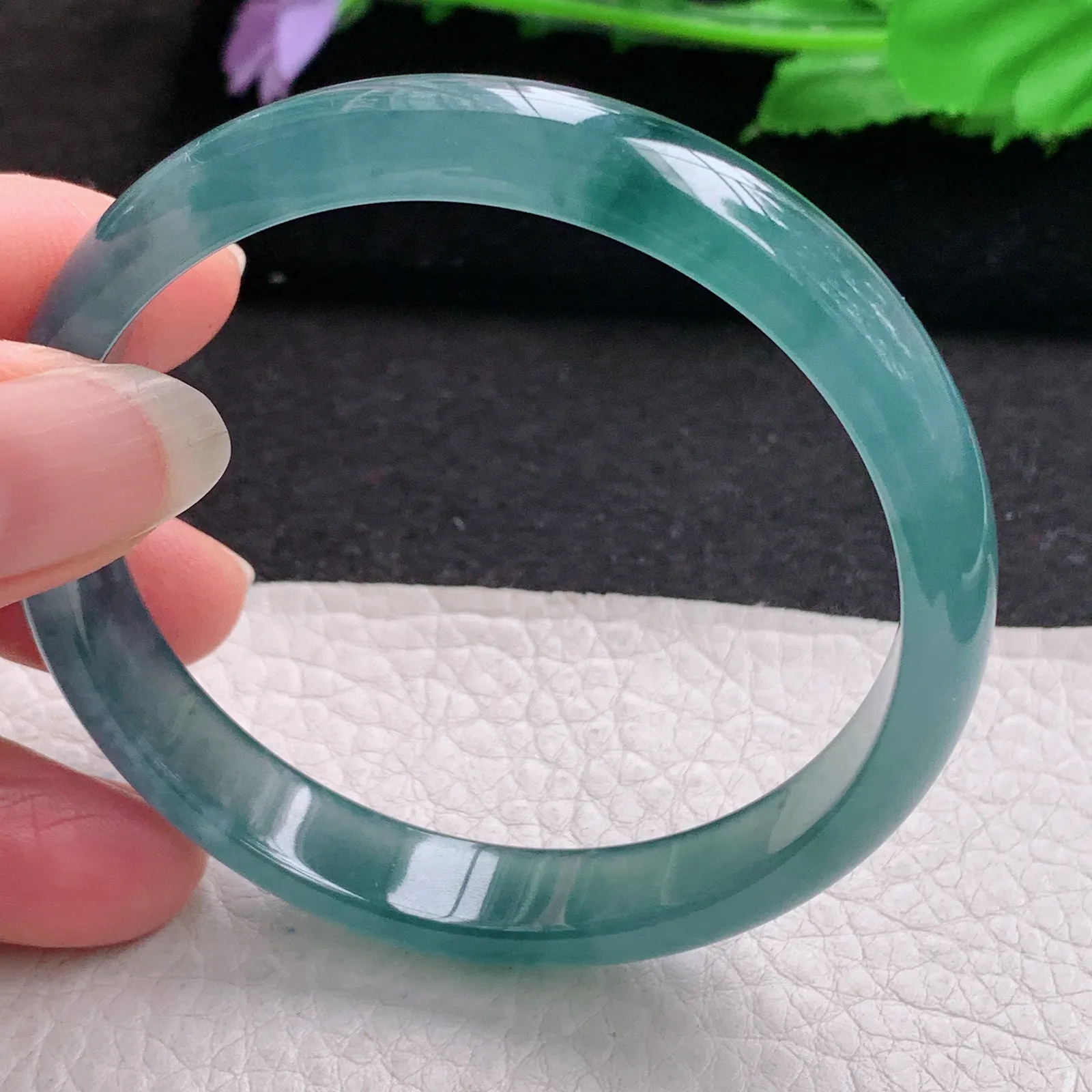 yh实拍57*10.5*6平安镯 翡翠a货精美冰蓝秀气宽边玉手镯 玉手环