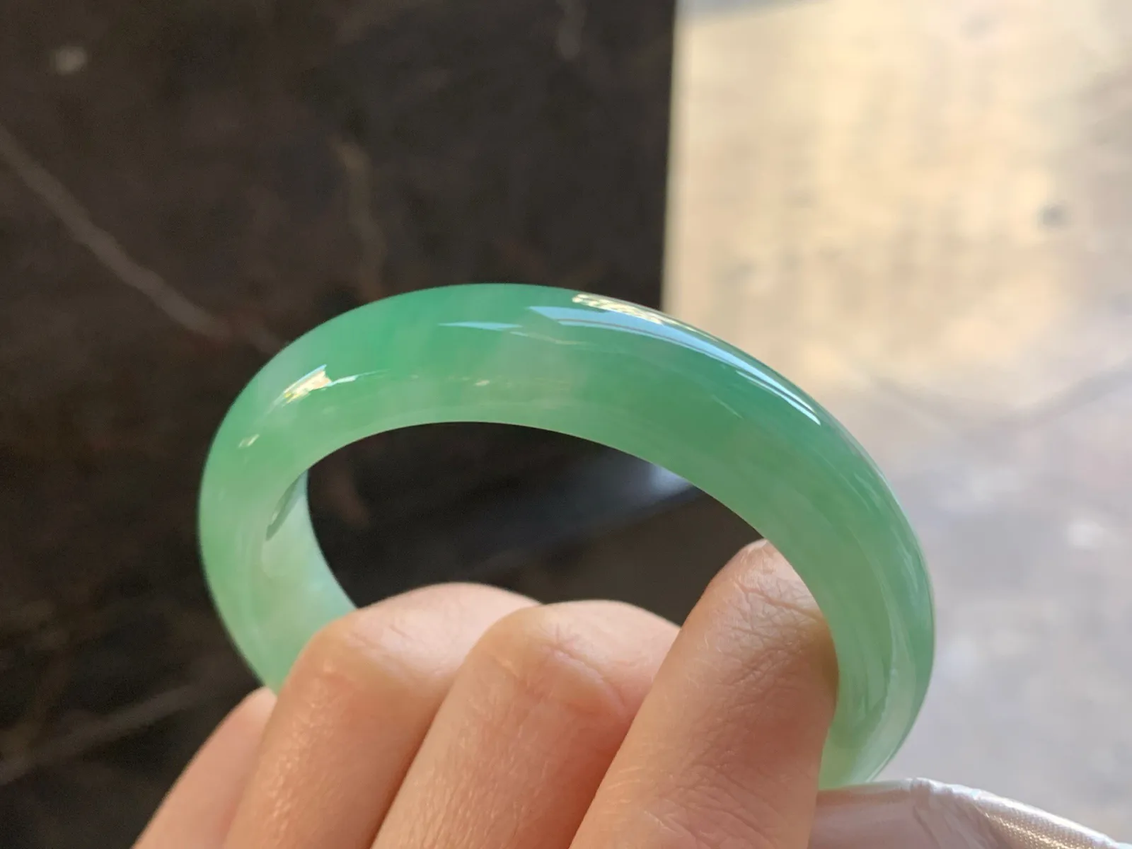 52-12.6-8

晴绿手镯^_^玉质温润 细腻