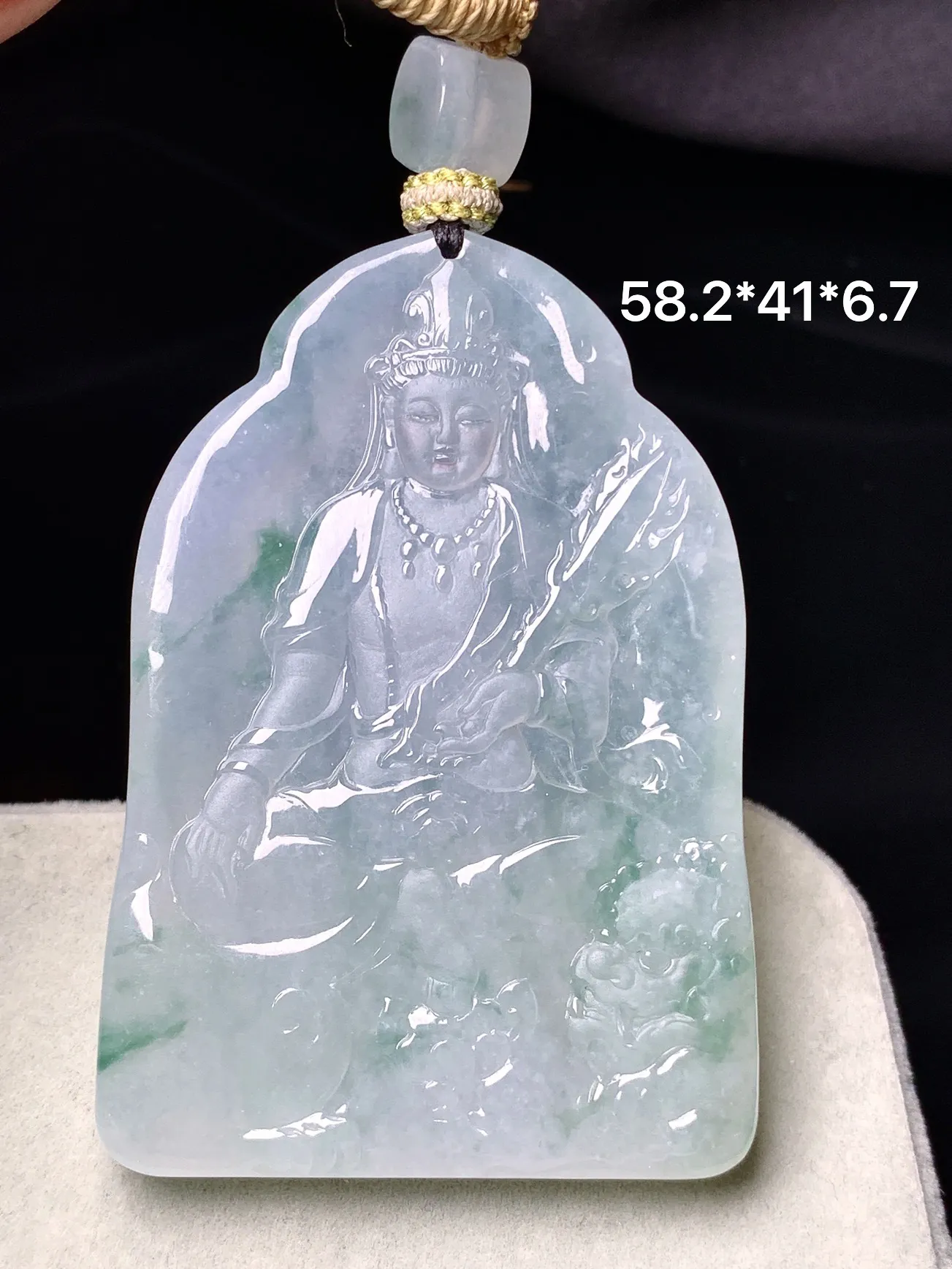 飘绿文殊观音菩萨吊坠 玉质细腻 色泽清新艳丽 整体尺寸58.2*41*6.7