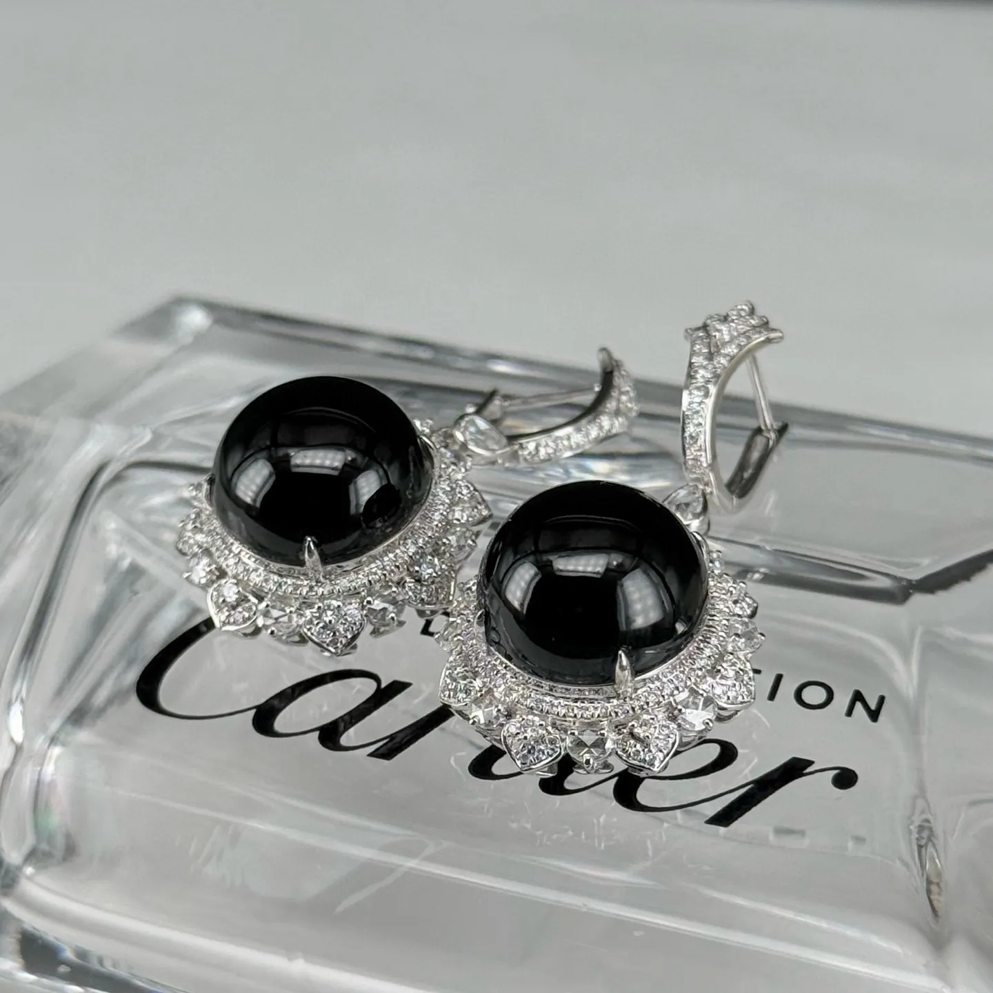 精品18k墨翠蛋面耳坠 种好色正 黑度极好打灯通透 油性十足 尺寸13.3