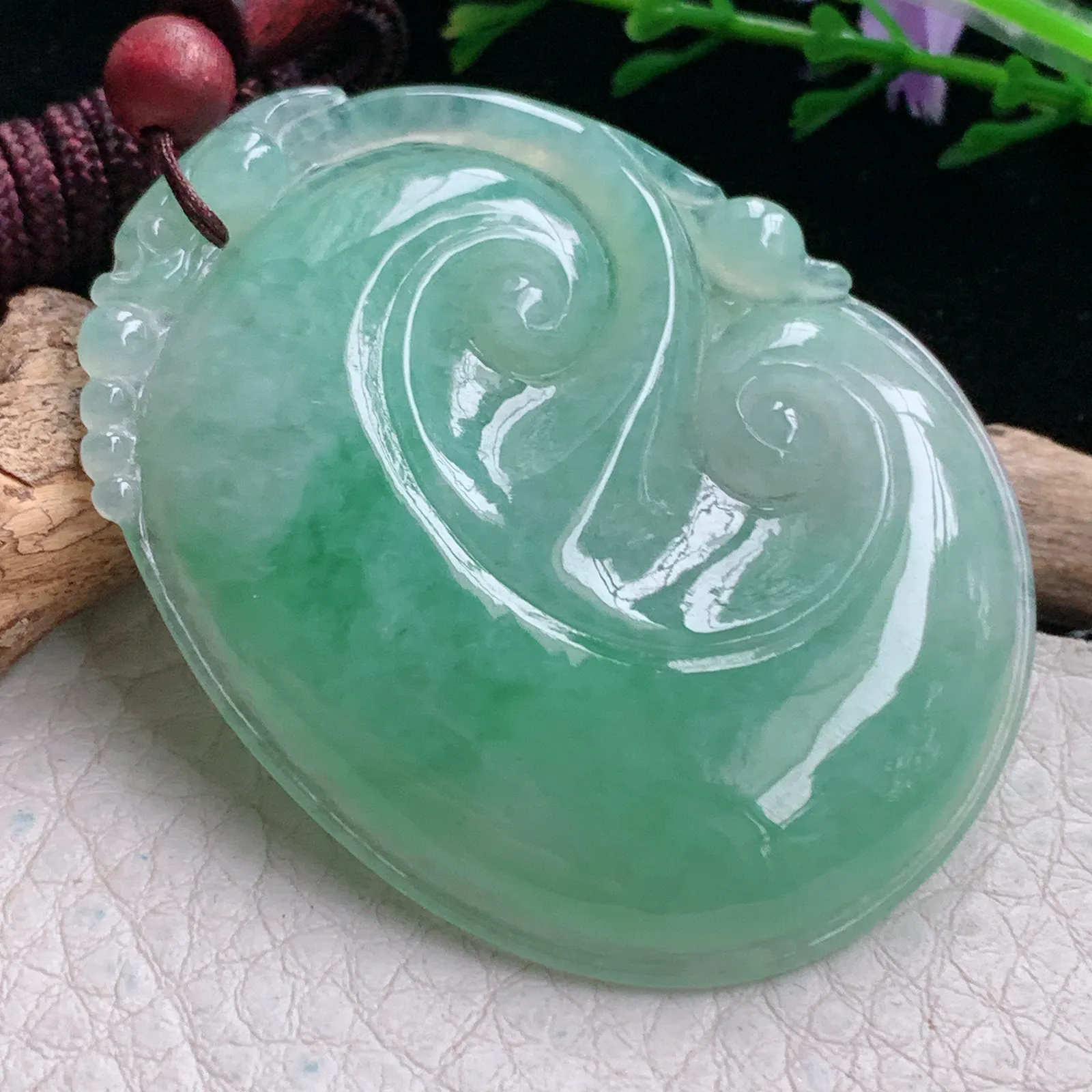 zen实拍53*40.8*5.6缅甸翡翠精美满绿飘花玉如意玉项坠 玉挂件