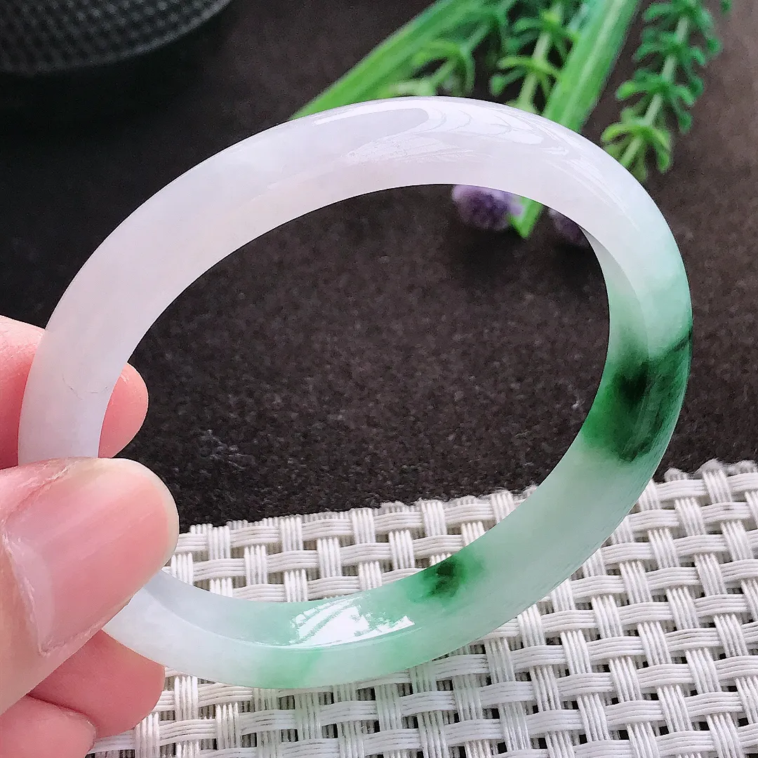 实拍A货翡翠54.5/47.5/9/6.9老坑冰润水灵飘绿花贵妃手镯宽边玉镯子