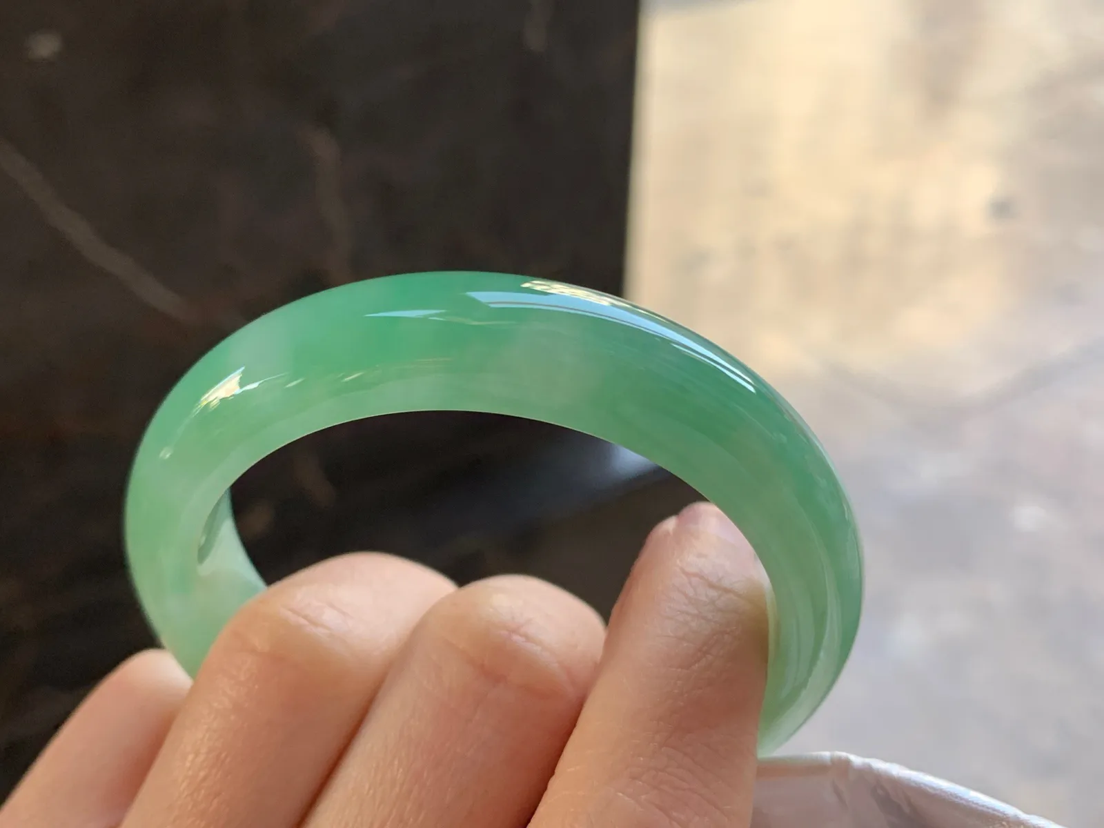 52-12.6-8

晴绿手镯^_^玉质温润 细腻