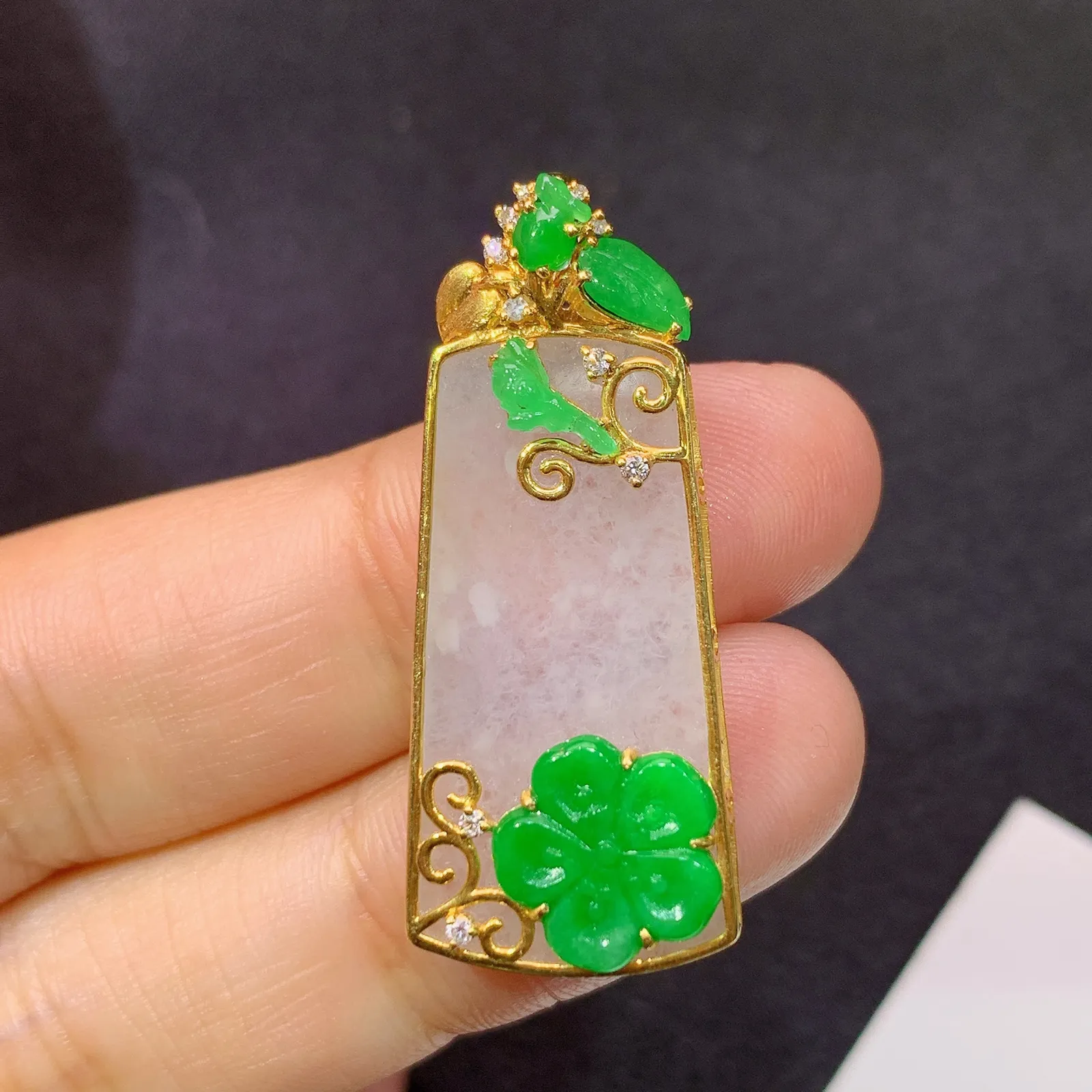 冰种无事牌吊坠，18k金镶嵌，冰润细腻，种水足，Hl 尺寸34.7*14.5*4.1