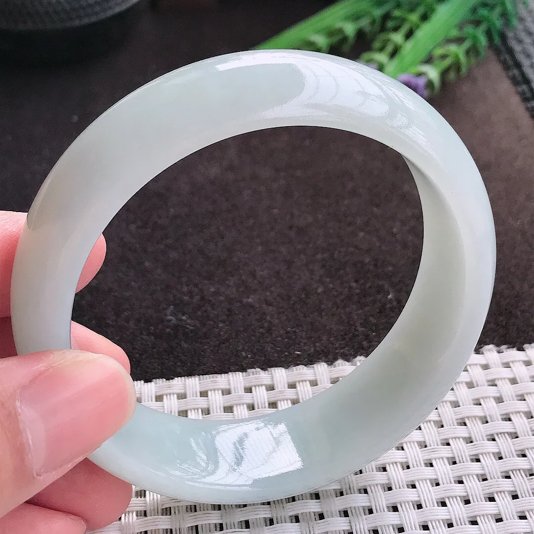 实拍A货翡翠59/18.8/8轮胎镯老坑秀气温润手镯宽边玉镯子