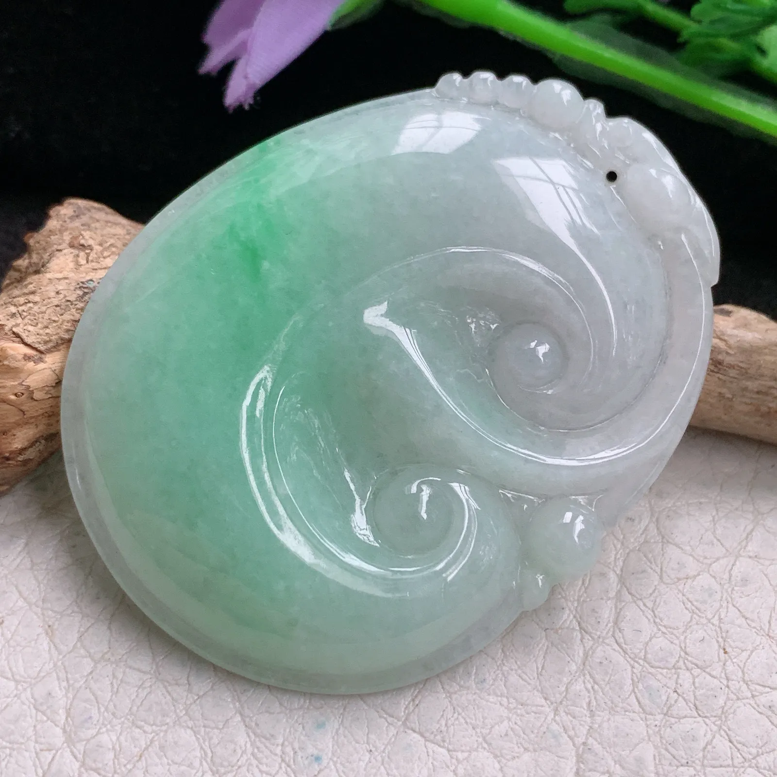 zen实拍53*41*5.6缅甸翡翠精美飘绿大如意 玉如意玉项坠 玉挂件