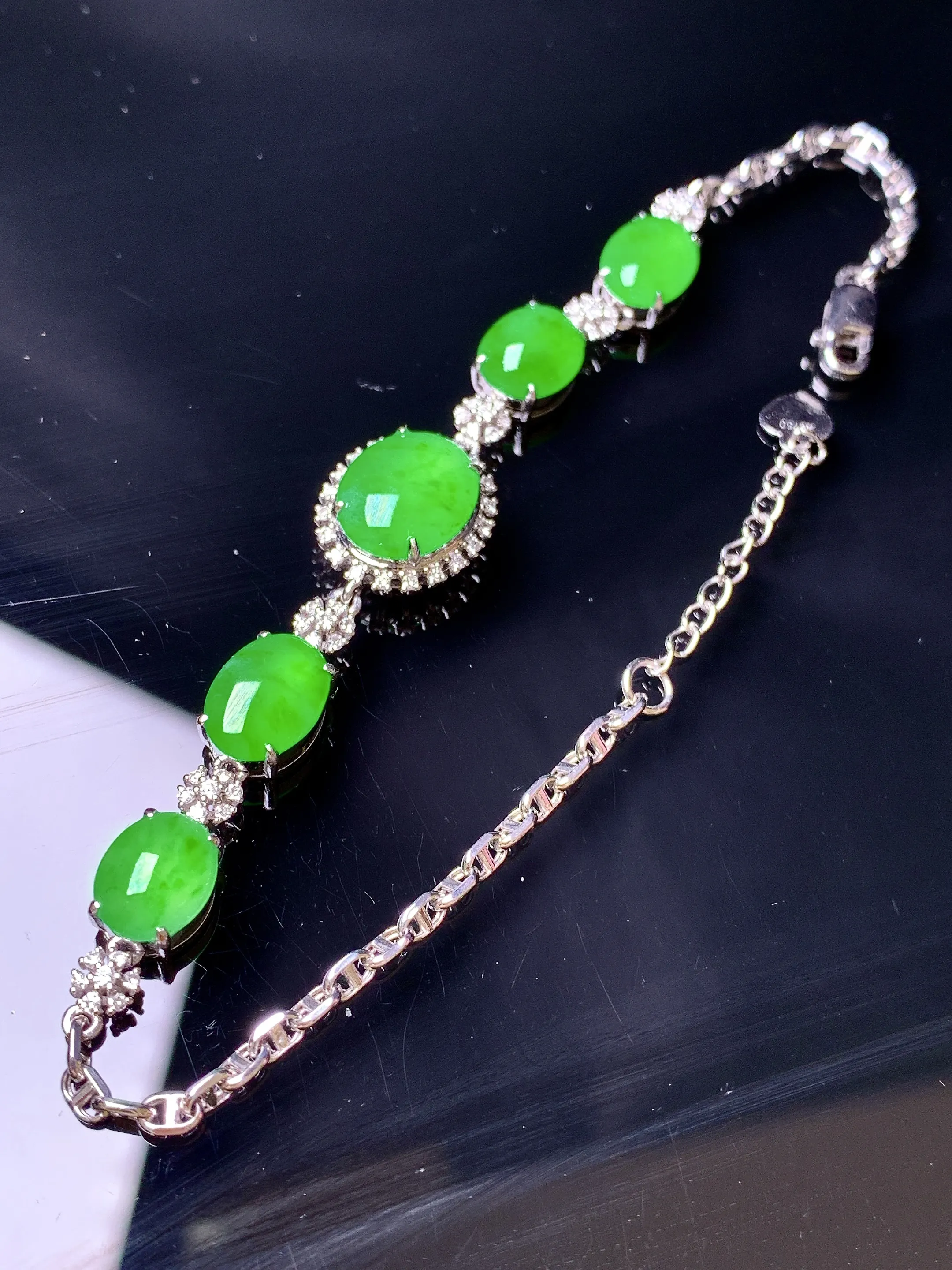 18金钻镶嵌满绿蛋面手链 玉质细腻 色泽清新艳丽 整体尺寸75.5*11*6.2