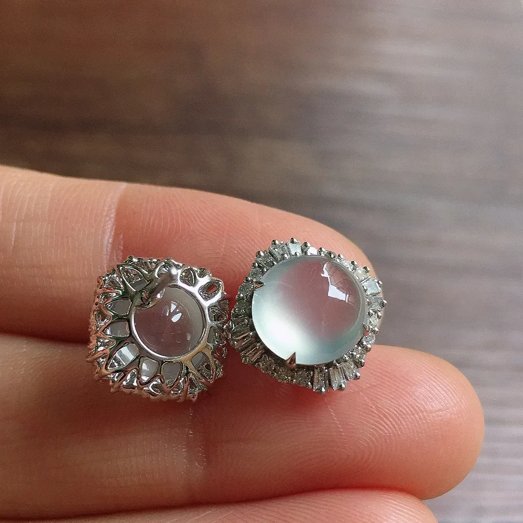 冰种蛋面耳钉，18k金镶嵌，款式新颖，冰润细腻，种水足，Bb 尺寸13.3*8.5*8.5