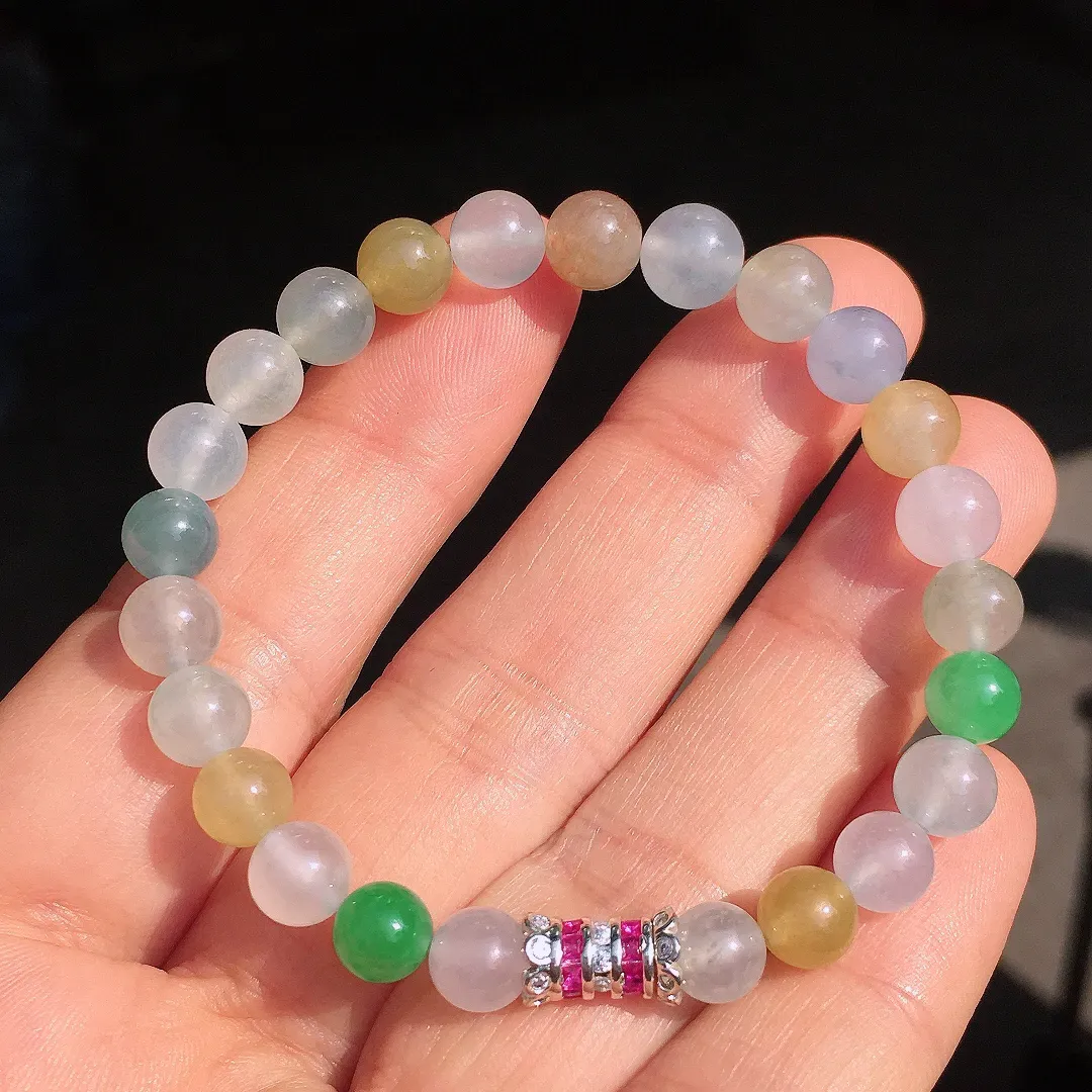 多宝手串，色泽均匀艳丽，玉质细腻，荧光感超
强，饱满圆润，尽显优雅气质，