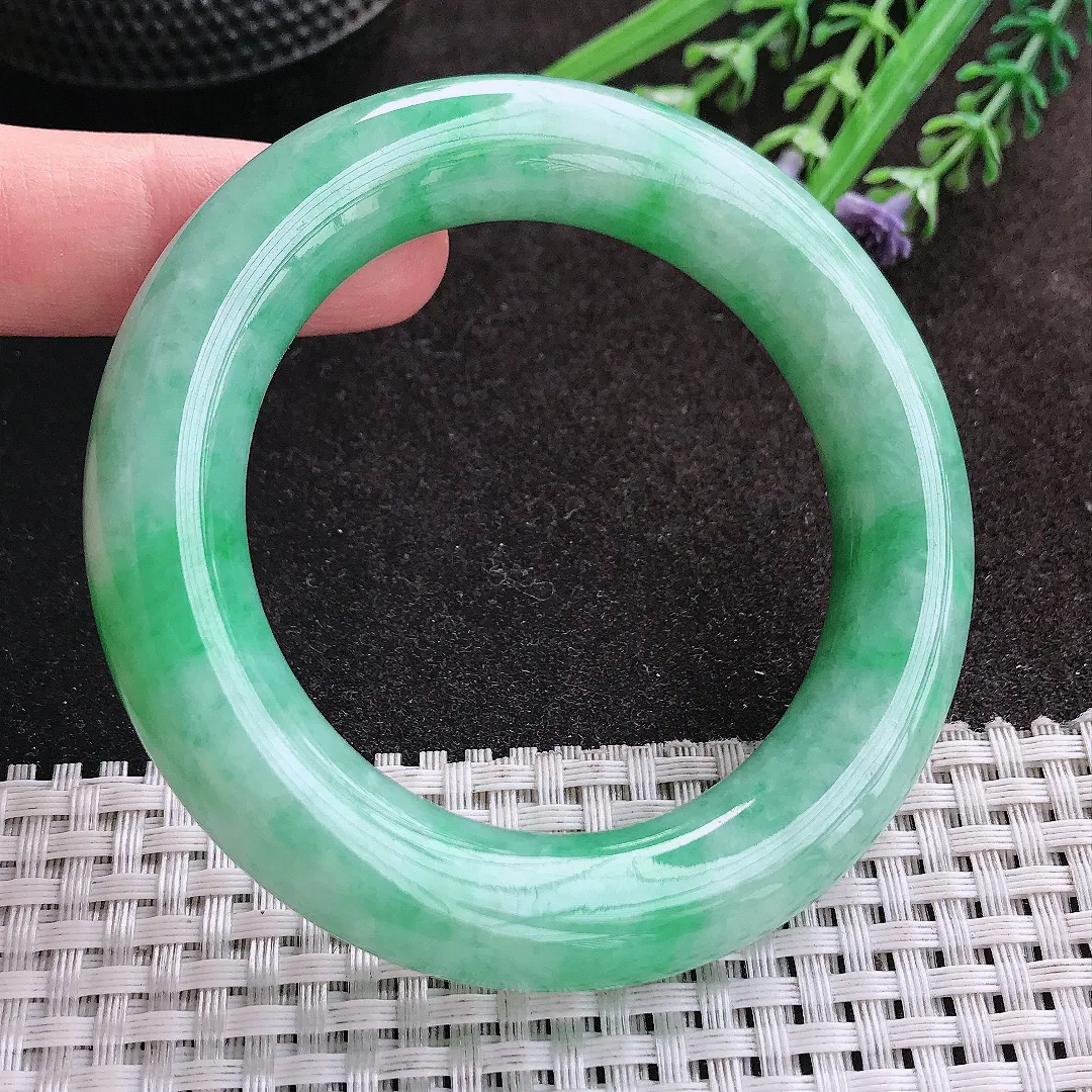 实拍A货翡翠52/12.3老坑精美温润满绿胖圆条手镯翡翠玉镯子