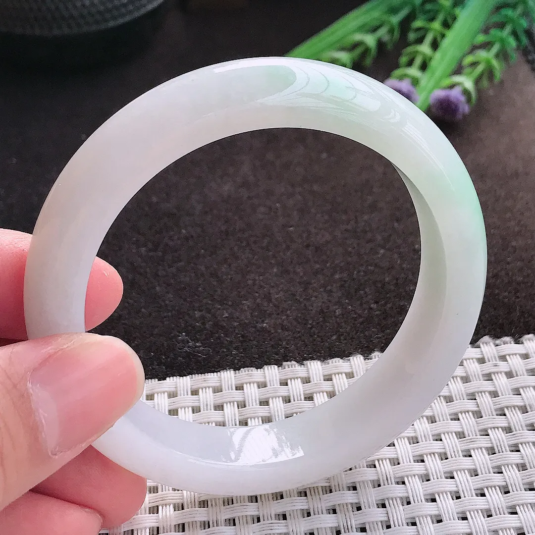 实拍A货翡翠55.5/12.8/8.3老坑冰润起胶浅绿色手镯宽边玉镯子