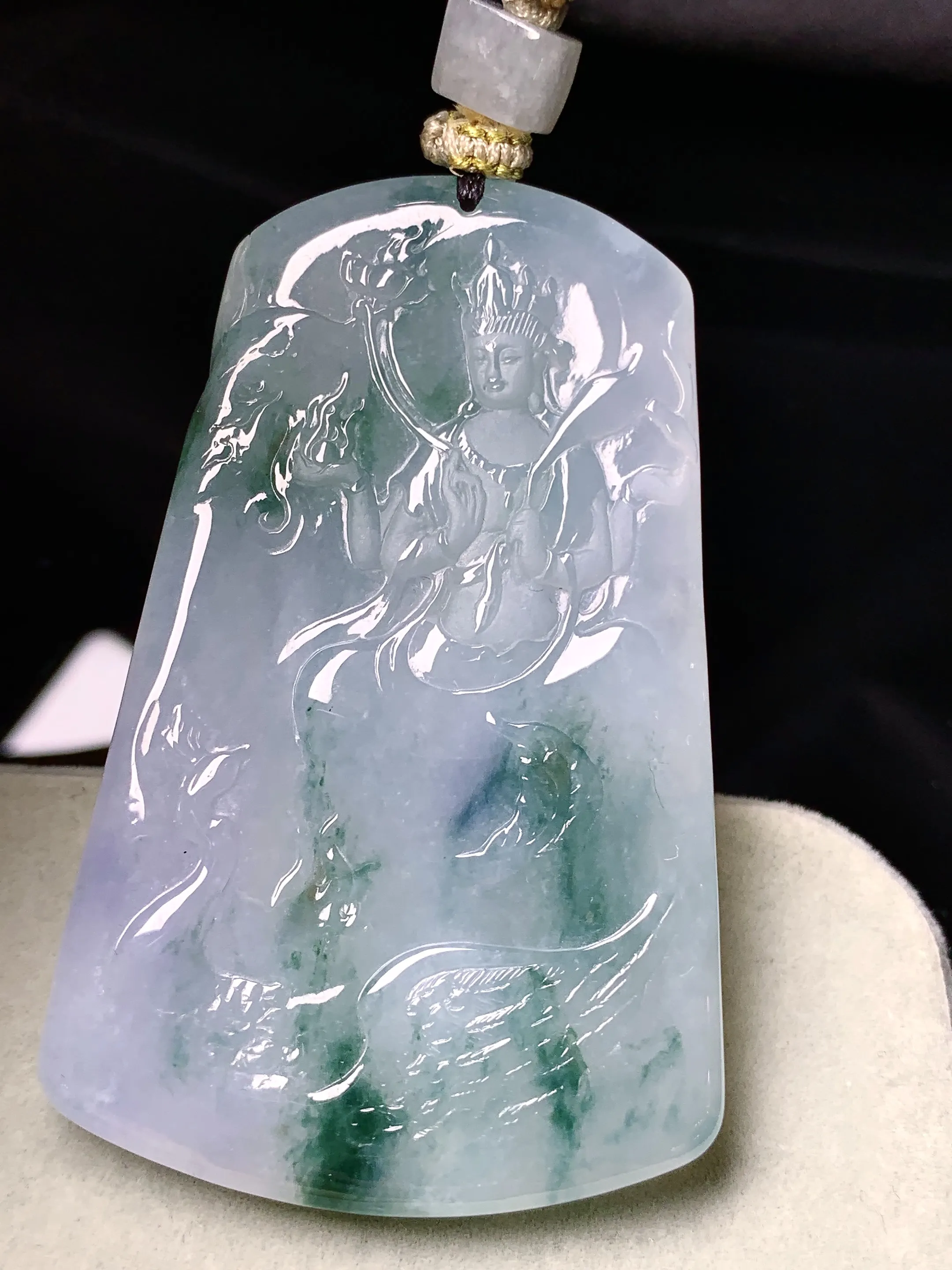 飘绿普贤观音菩萨吊坠 玉质细腻 色泽清新艳丽 整体尺寸63.8*40.5*6.5