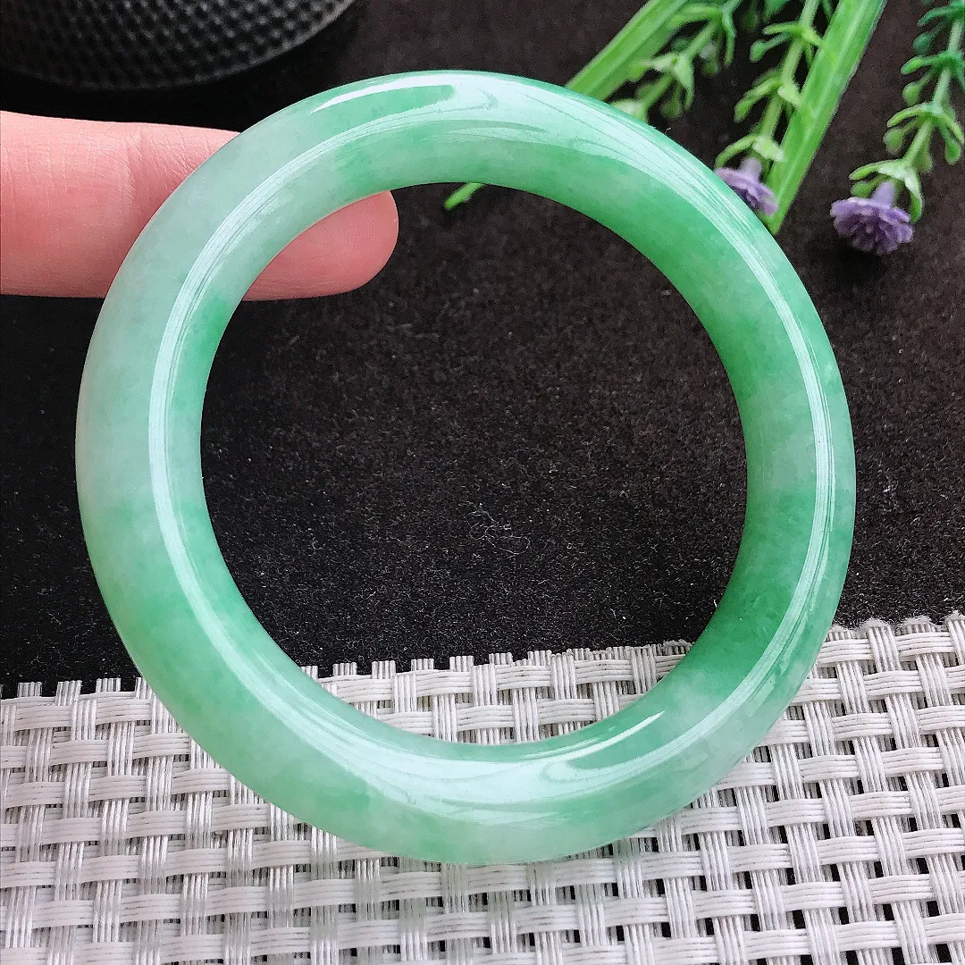 实拍A货翡翠55/10.7老坑冰润满绿苹果绿圆条手镯翡翠玉镯子