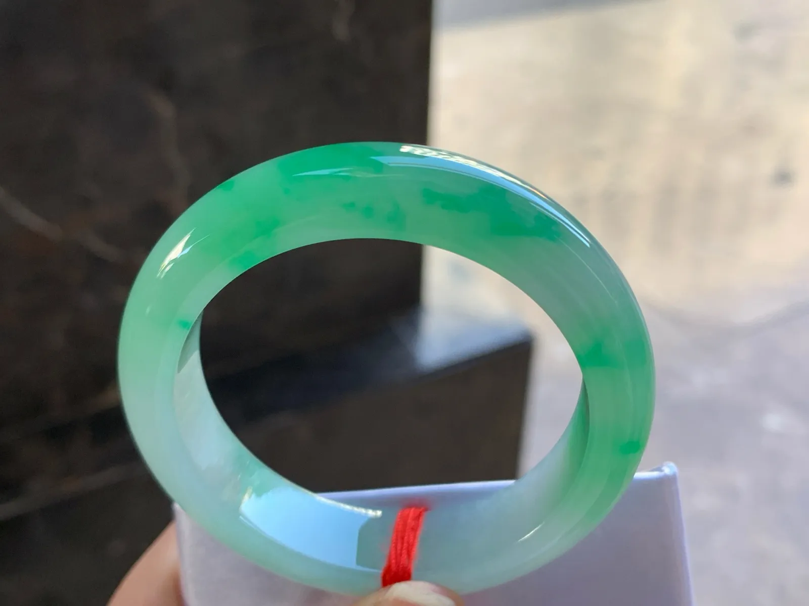 52-12.8-8.7

晴绿手镯^_^清新冰透