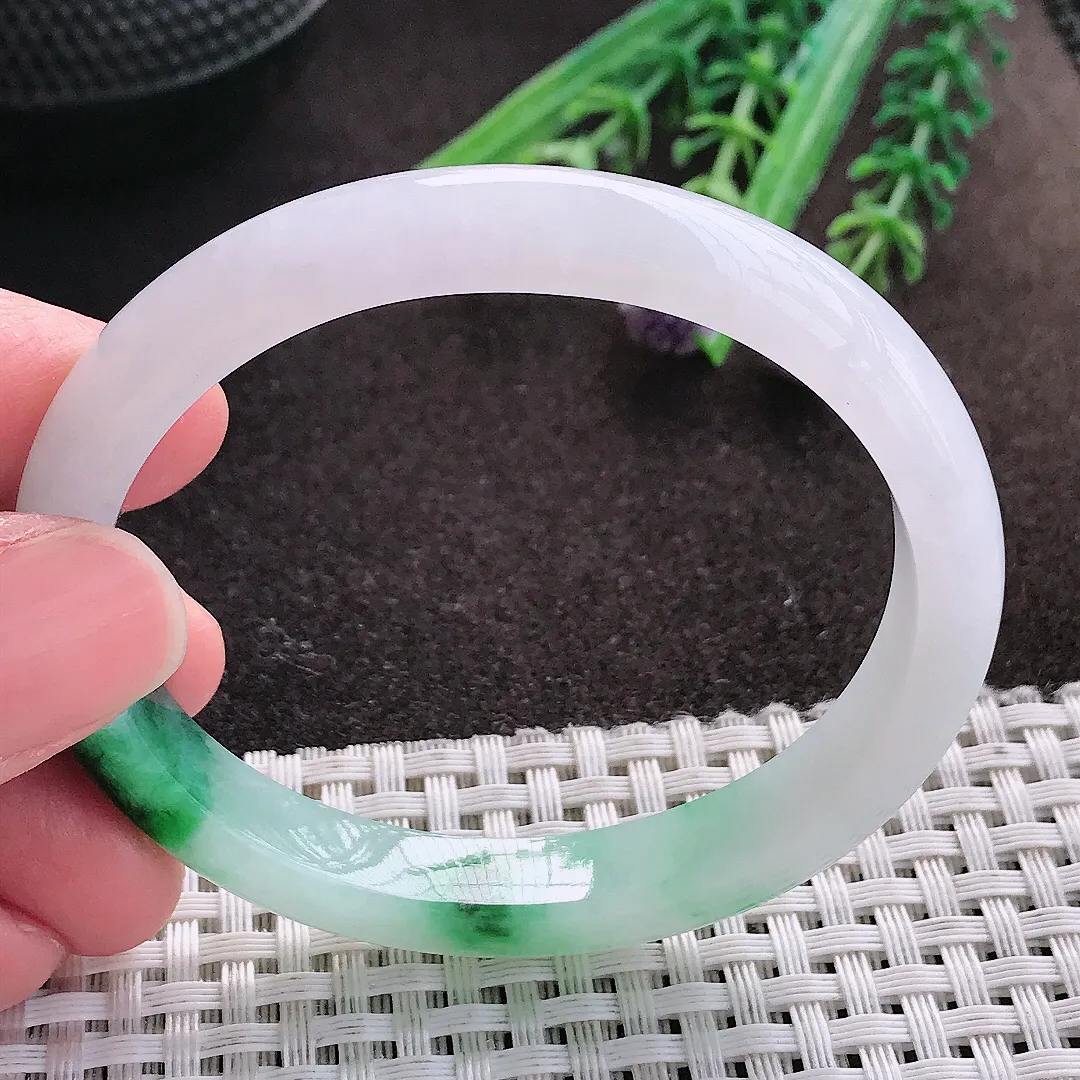 实拍A货翡翠54.5/47.5/9/6.9老坑冰润水灵飘绿花贵妃手镯宽边玉镯子