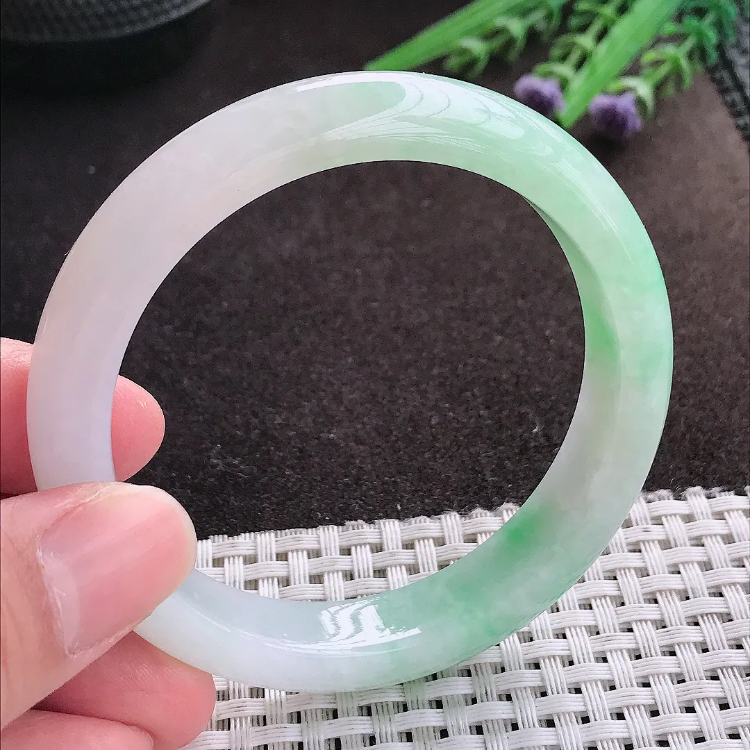 实拍A货翡翠56/11.6/8.2老坑冰润飘绿手镯宽边玉镯子