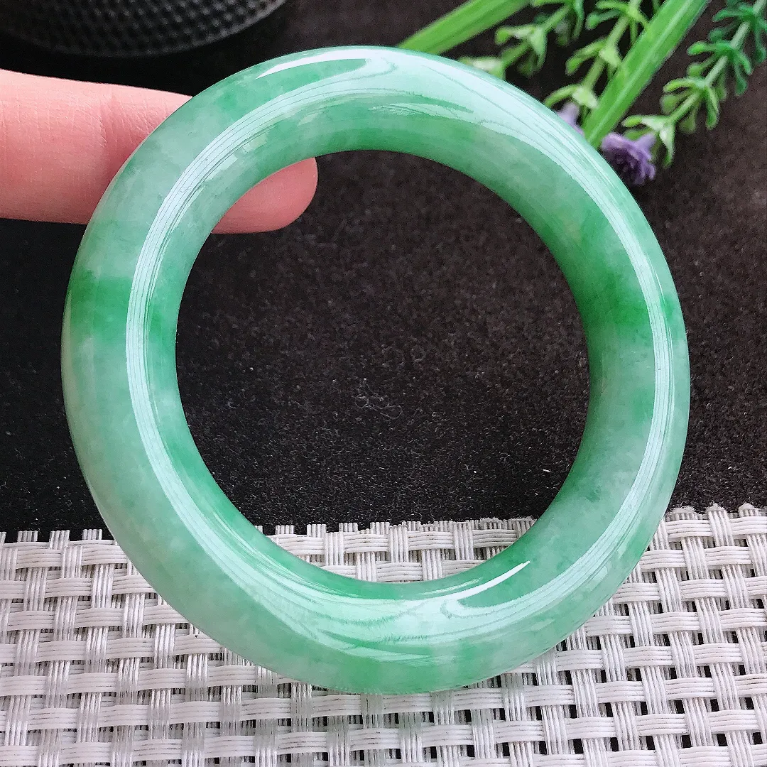 实拍A货翡翠52/12.3老坑精美温润满绿胖圆条手镯翡翠玉镯子