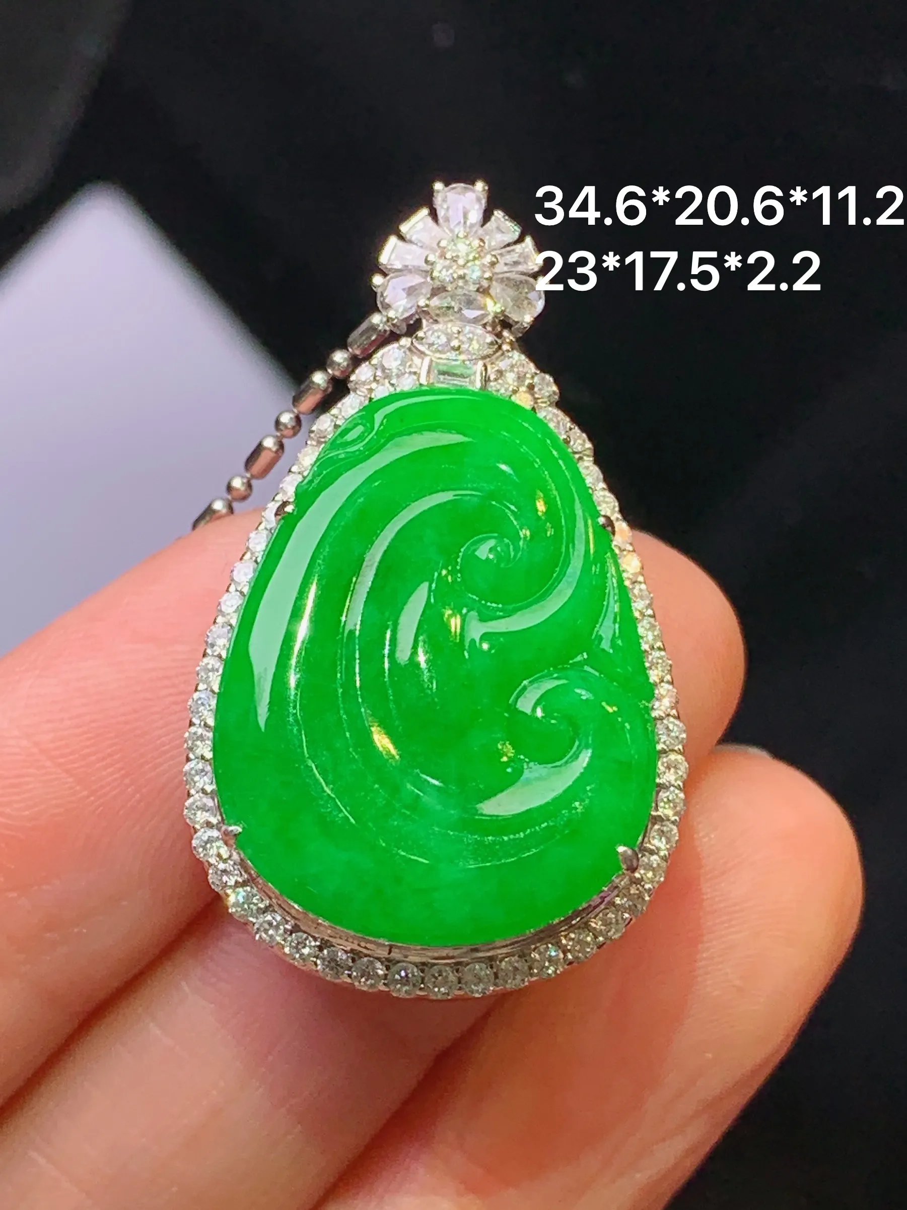 18金钻镶嵌满绿如意吊坠 玉质细腻 色泽清新艳丽 整体尺寸34.6*20.6*11.2
