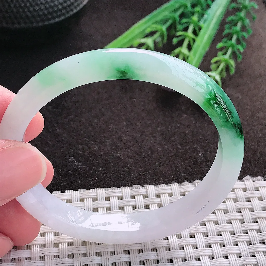 实拍A货翡翠54.5/47.5/9/6.9老坑冰润水灵飘绿花贵妃手镯宽边玉镯子