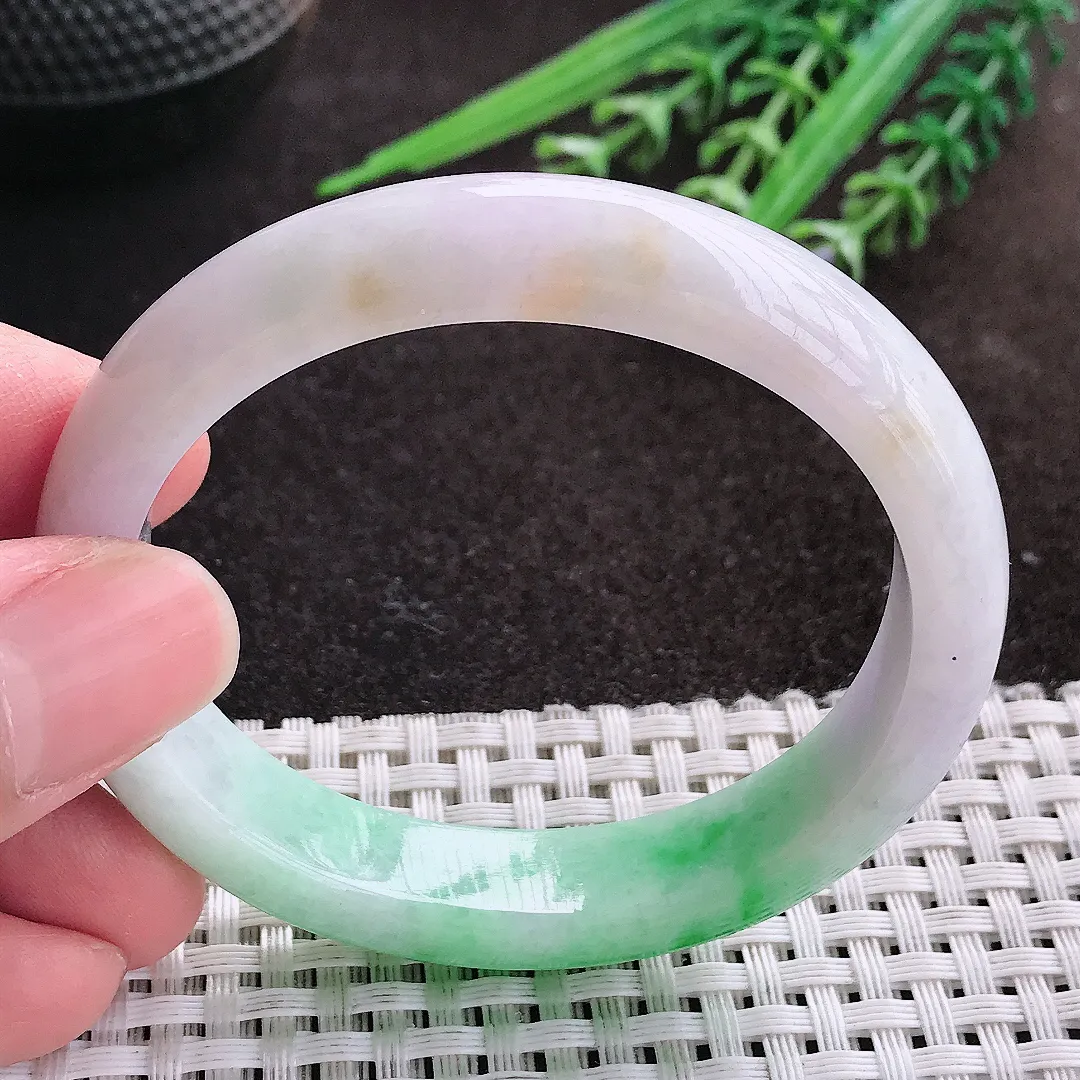实拍A货翡翠53/47.5/12.1/7.6老坑精美温润飘阳绿贵妃手镯宽边玉镯子