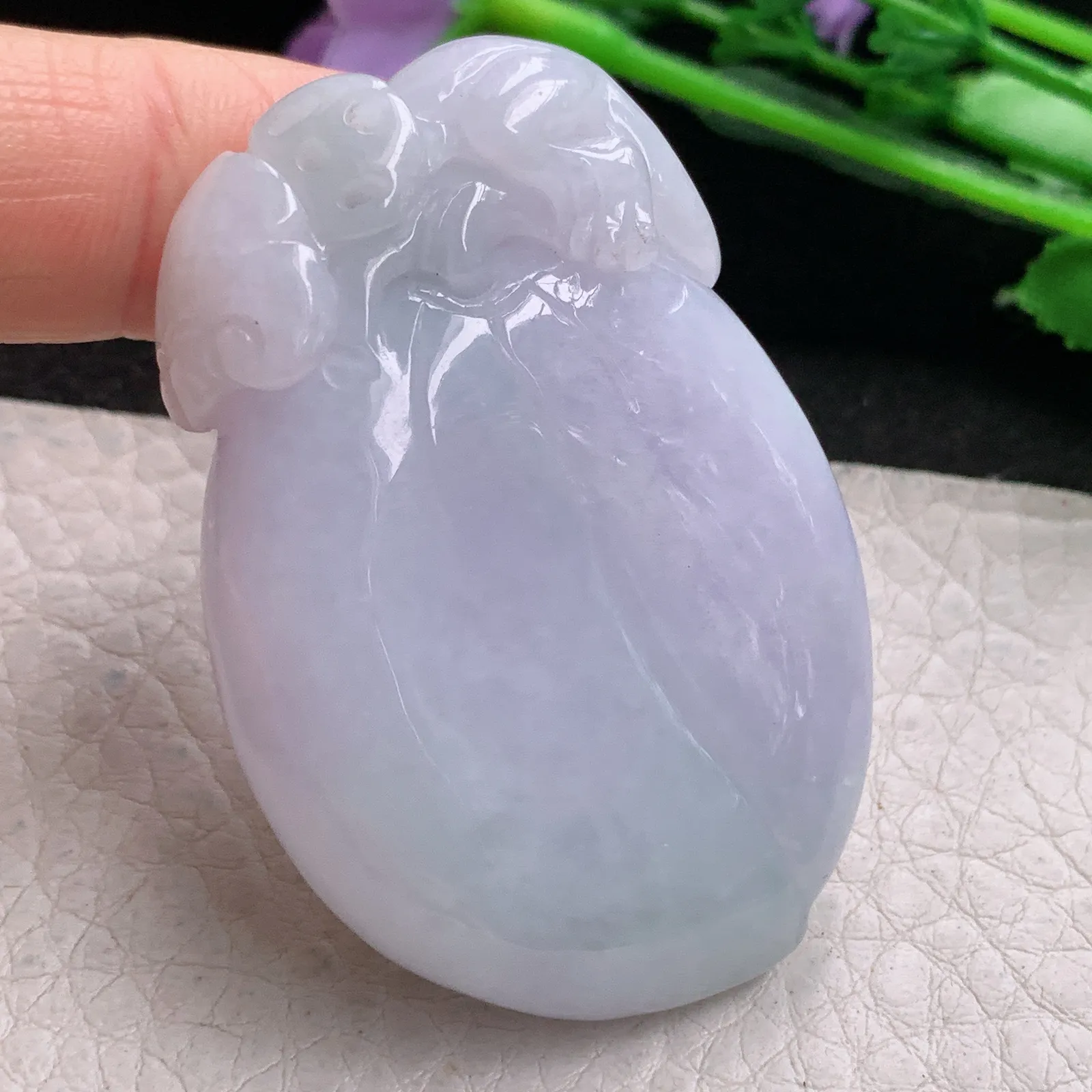 zen实拍51.8*35.8*14.8缅甸翡翠精美春带彩灵猴抱寿桃 福瓜玉项坠 玉挂件