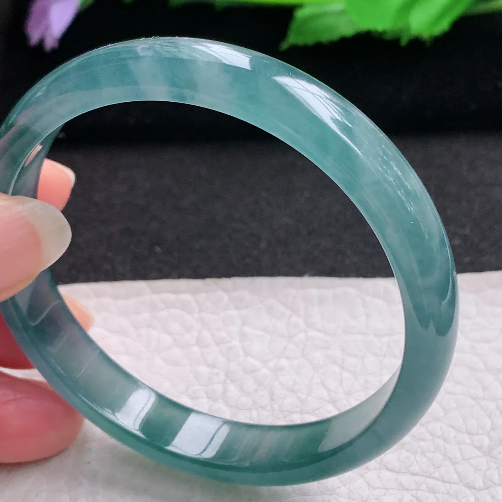 yh实拍57*10.5*6平安镯 翡翠a货精美冰蓝秀气宽边玉手镯 玉手环