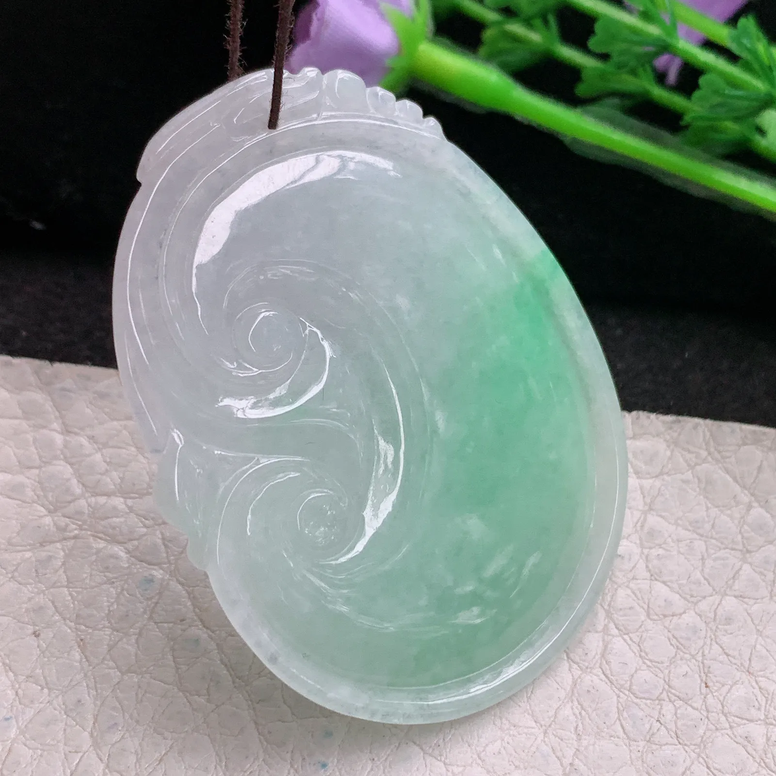 zen实拍53*41*5.6缅甸翡翠精美飘绿大如意 玉如意玉项坠 玉挂件