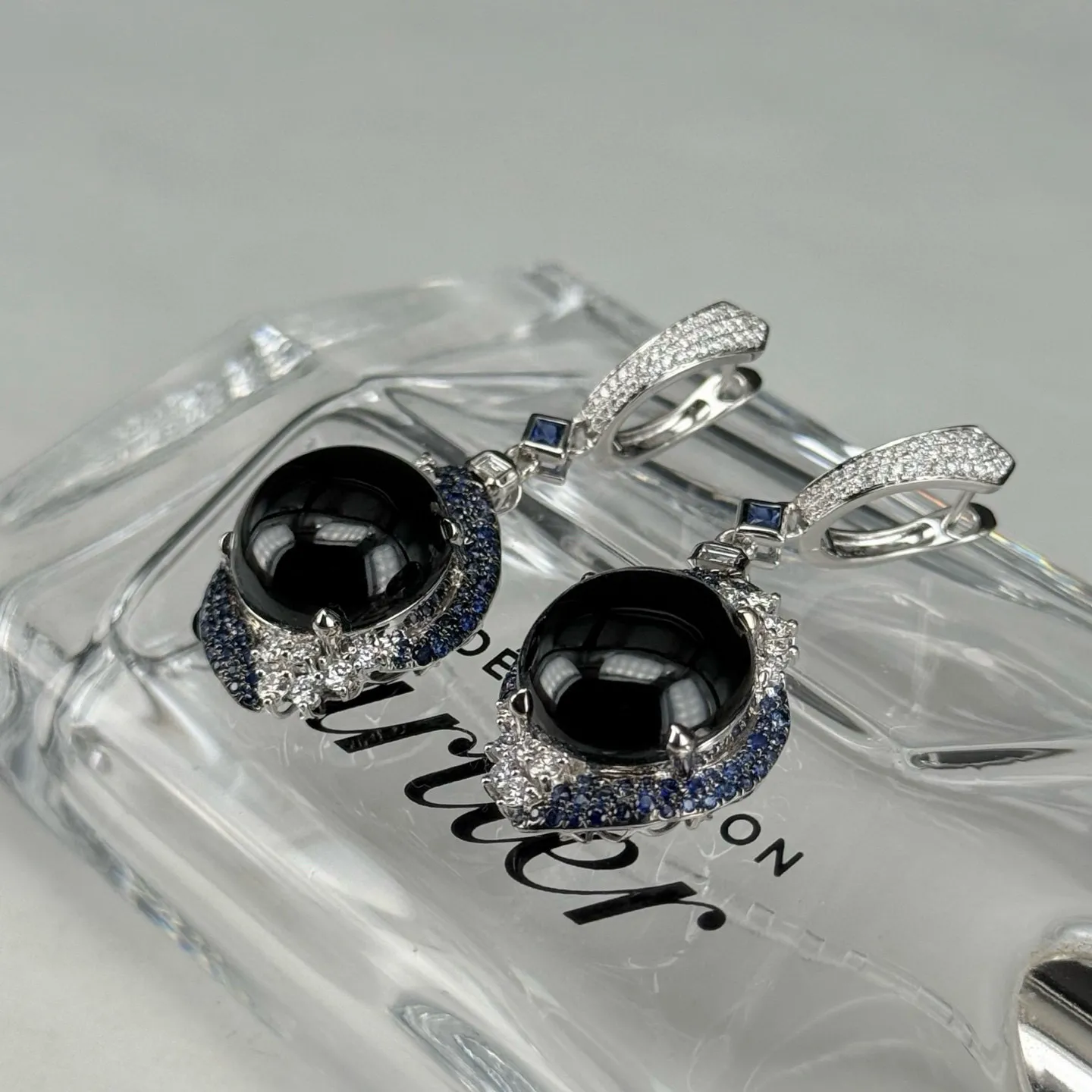 豪镶墨翠大耳坠 种好色正 黑度极好 打灯通透 油性十足 尺寸13.9