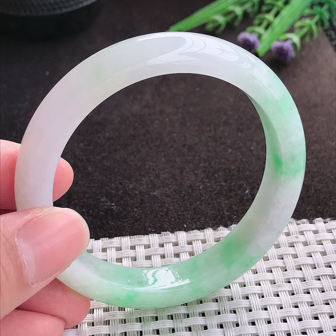 实拍A货翡翠56/11.6/8.2老坑冰润飘绿手镯宽边玉镯子