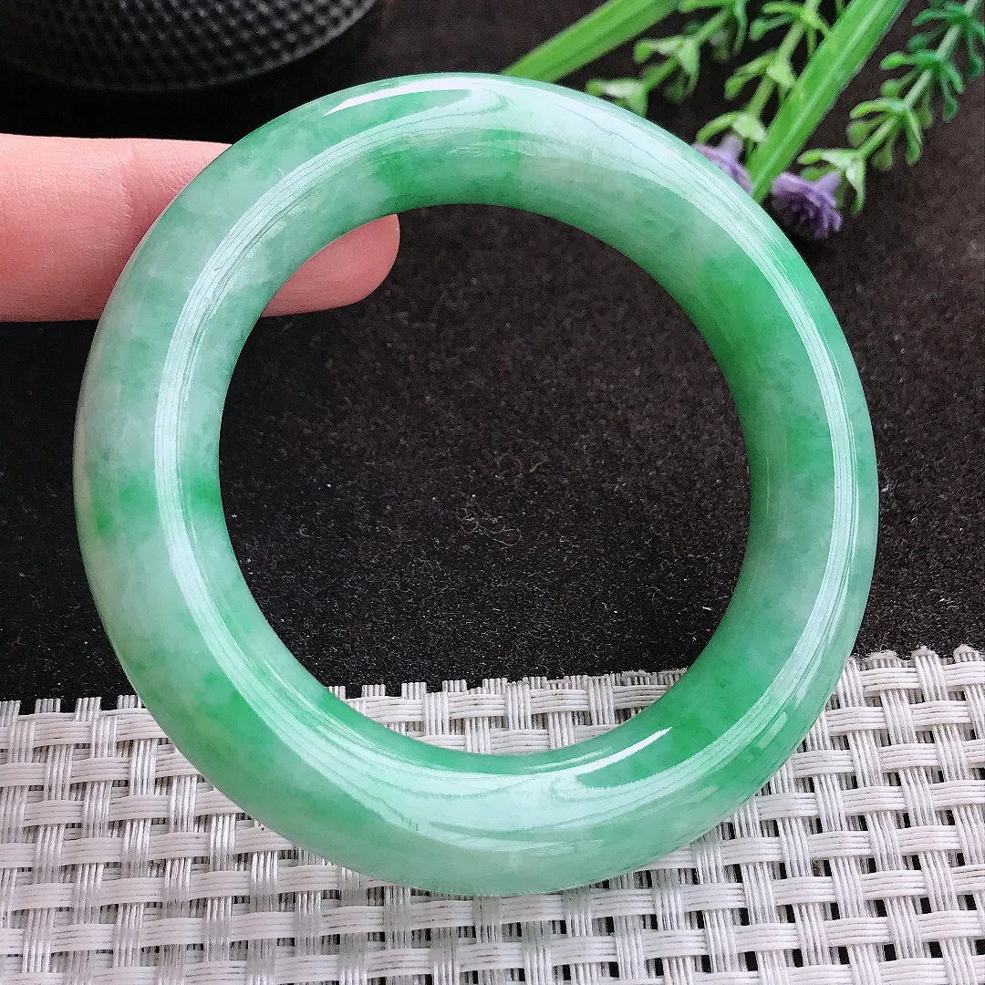 实拍A货翡翠52/12.3老坑精美温润满绿胖圆条手镯翡翠玉镯子