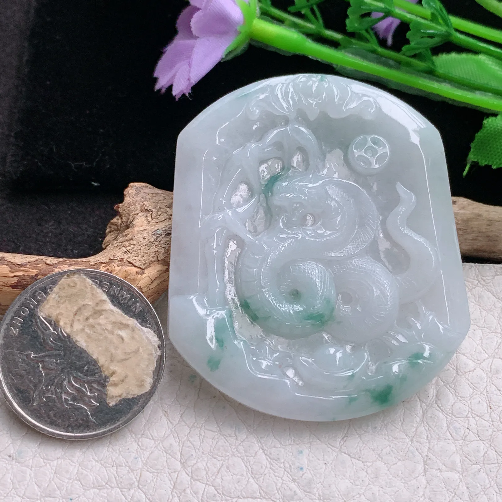 yn实拍53.8*46.5*5.8缅甸翡翠精雕飘花腰缠万贯 生肖蛇玉吊坠 玉挂坠