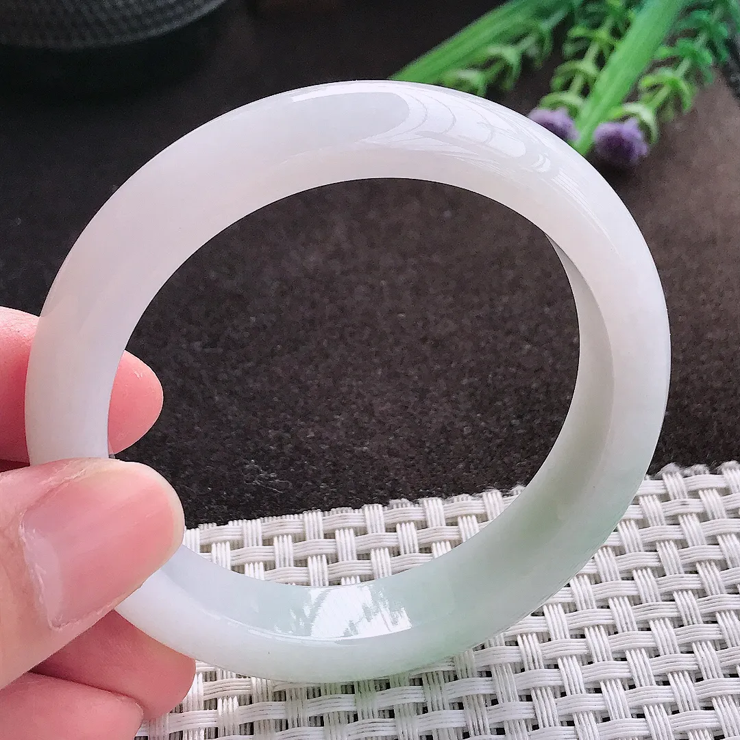 实拍A货翡翠55.5/12.8/8.3老坑冰润起胶浅绿色手镯宽边玉镯子