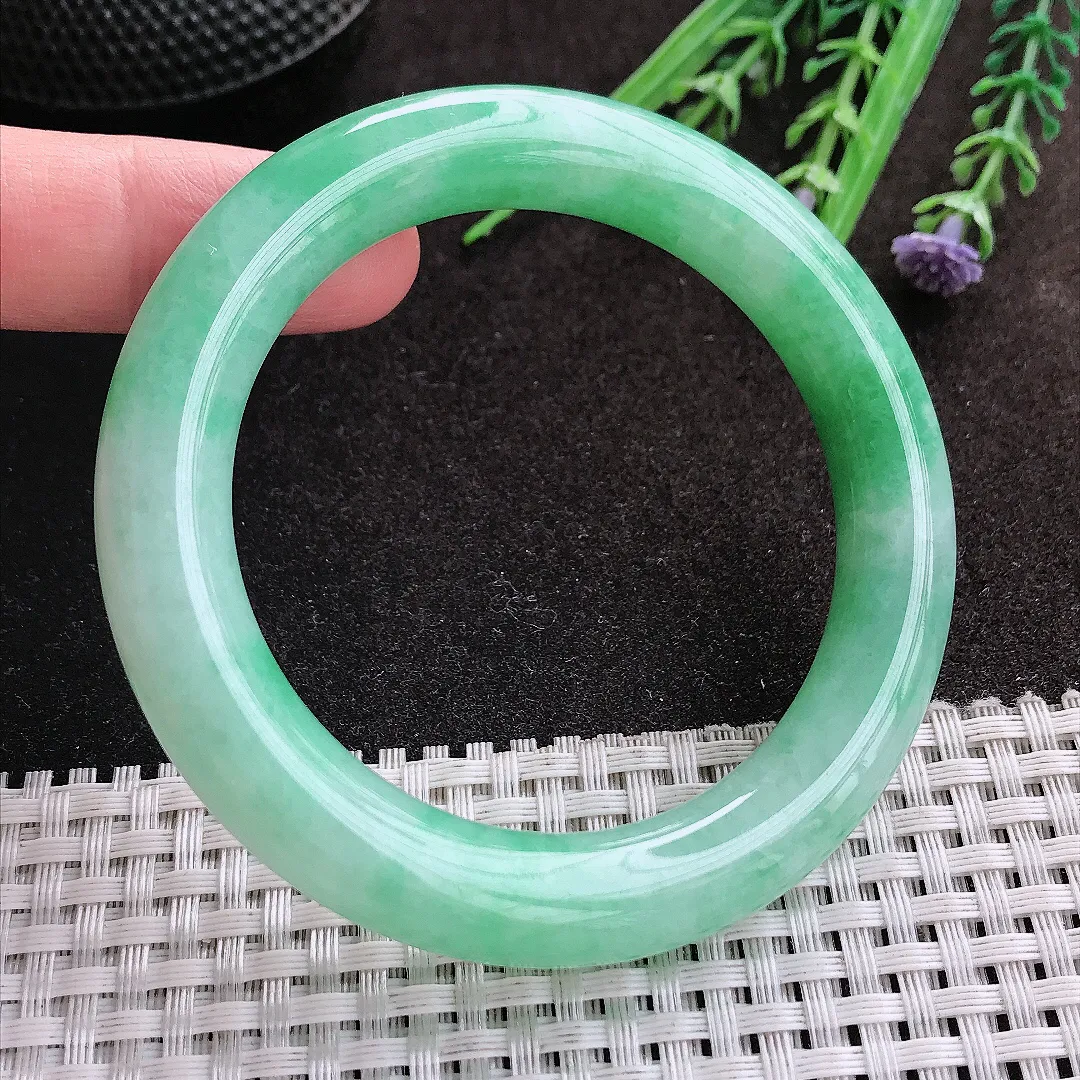 实拍A货翡翠55/10.7老坑冰润满绿苹果绿圆条手镯翡翠玉镯子