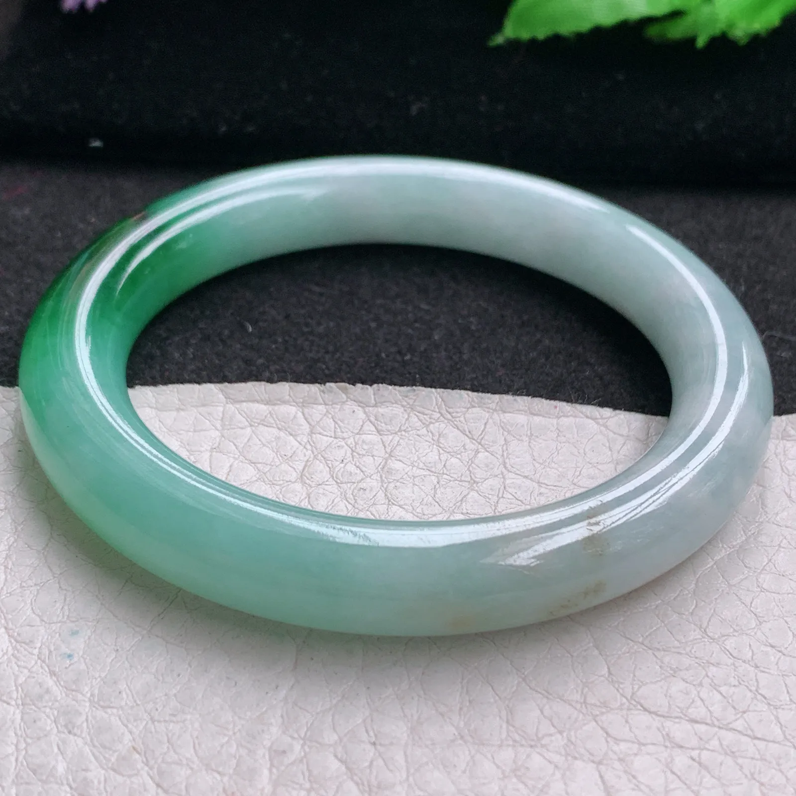 yh小圈口52.6*9.3*9.5美人镯 缅甸翡翠a货精美辣绿圆条玉手镯 叮当镯