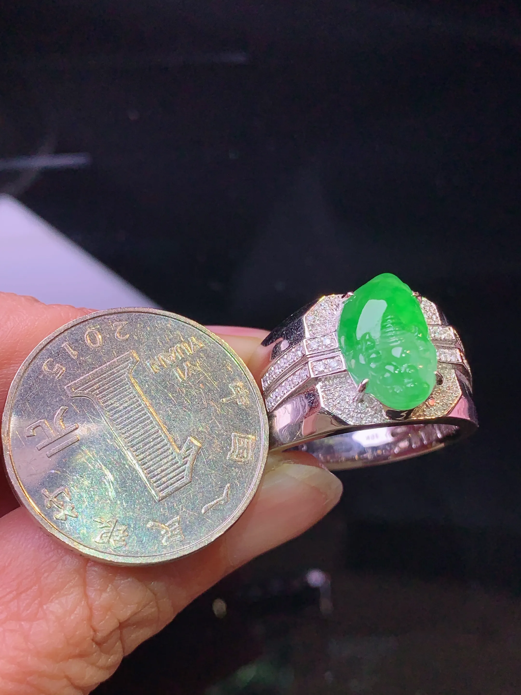 18金钻镶嵌翠绿貔貅戒指 玉质细腻 色泽清新艳丽 圈口20.5 裸石尺寸14.3*8.6*5.6