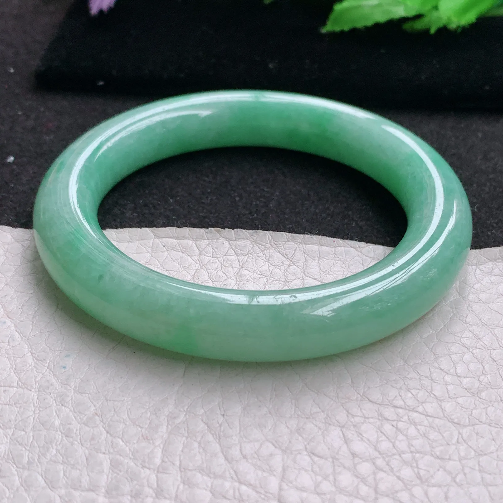 yh自然光55*11.3美人镯 缅甸翡翠a货玉手镯黄加绿圆条玉手环