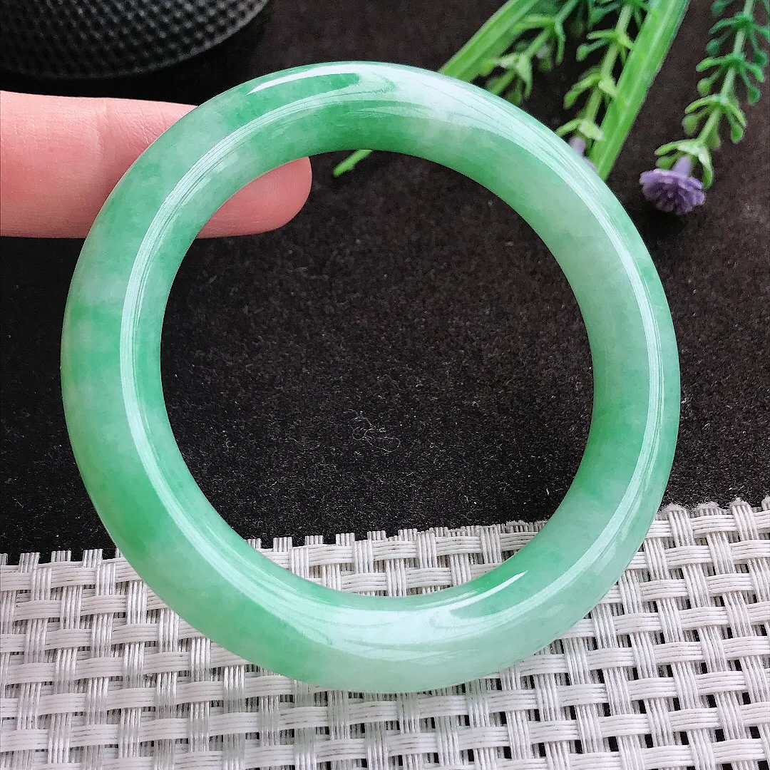 实拍A货翡翠55/10.7老坑冰润满绿苹果绿圆条手镯翡翠玉镯子