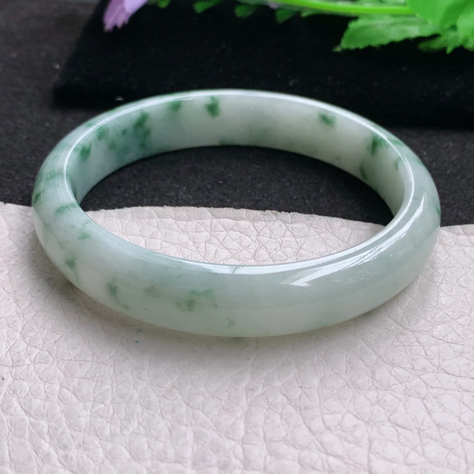 js实拍58*11.2*7平安镯 缅甸翡翠a货精美飘花宽边玉手镯 玉手环