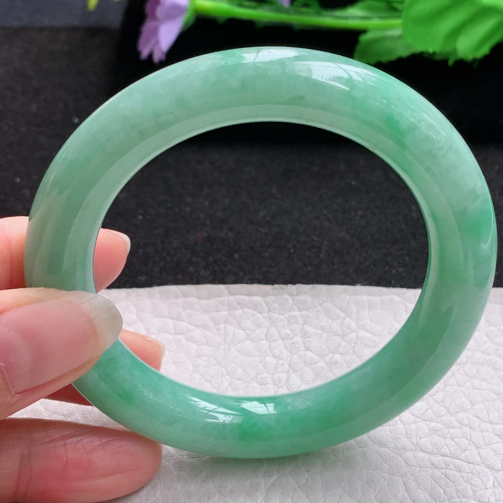 yh自然光55*11.3美人镯 缅甸翡翠a货玉手镯黄加绿圆条玉手环